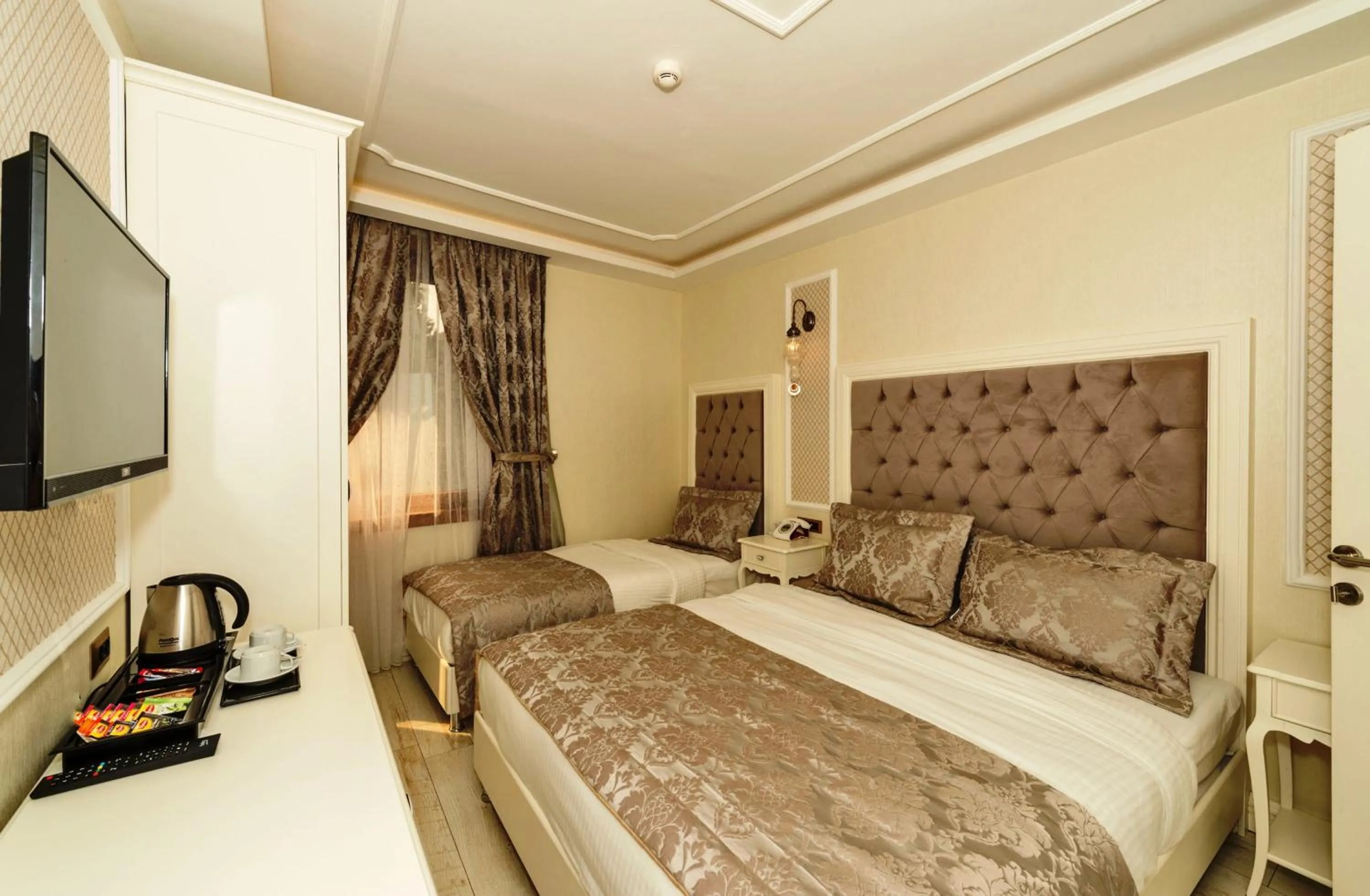 Bed in Zeynep Sultan Hotel