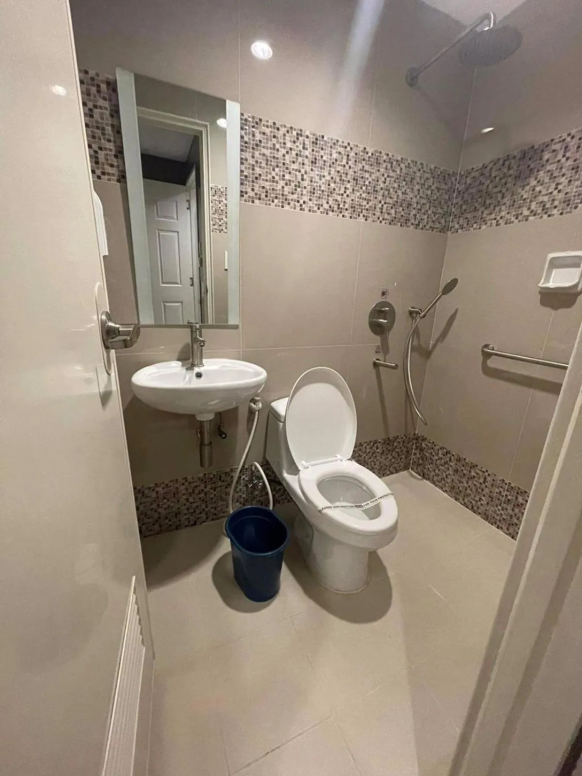 Toilet in Hotel Sogo Edsa Cubao