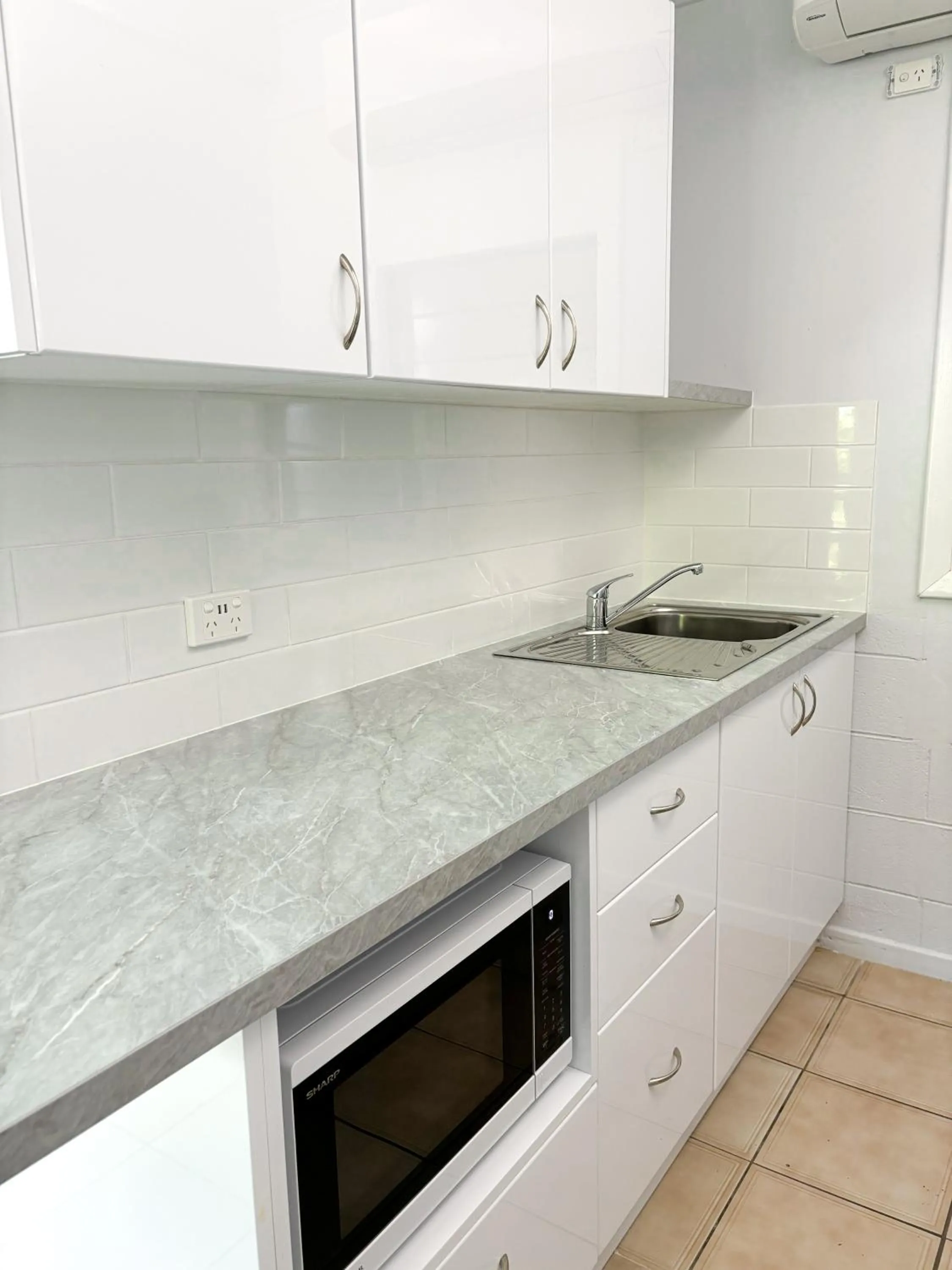 Kitchen or kitchenette in Amaroo On Mandalay, Magnetic Island
