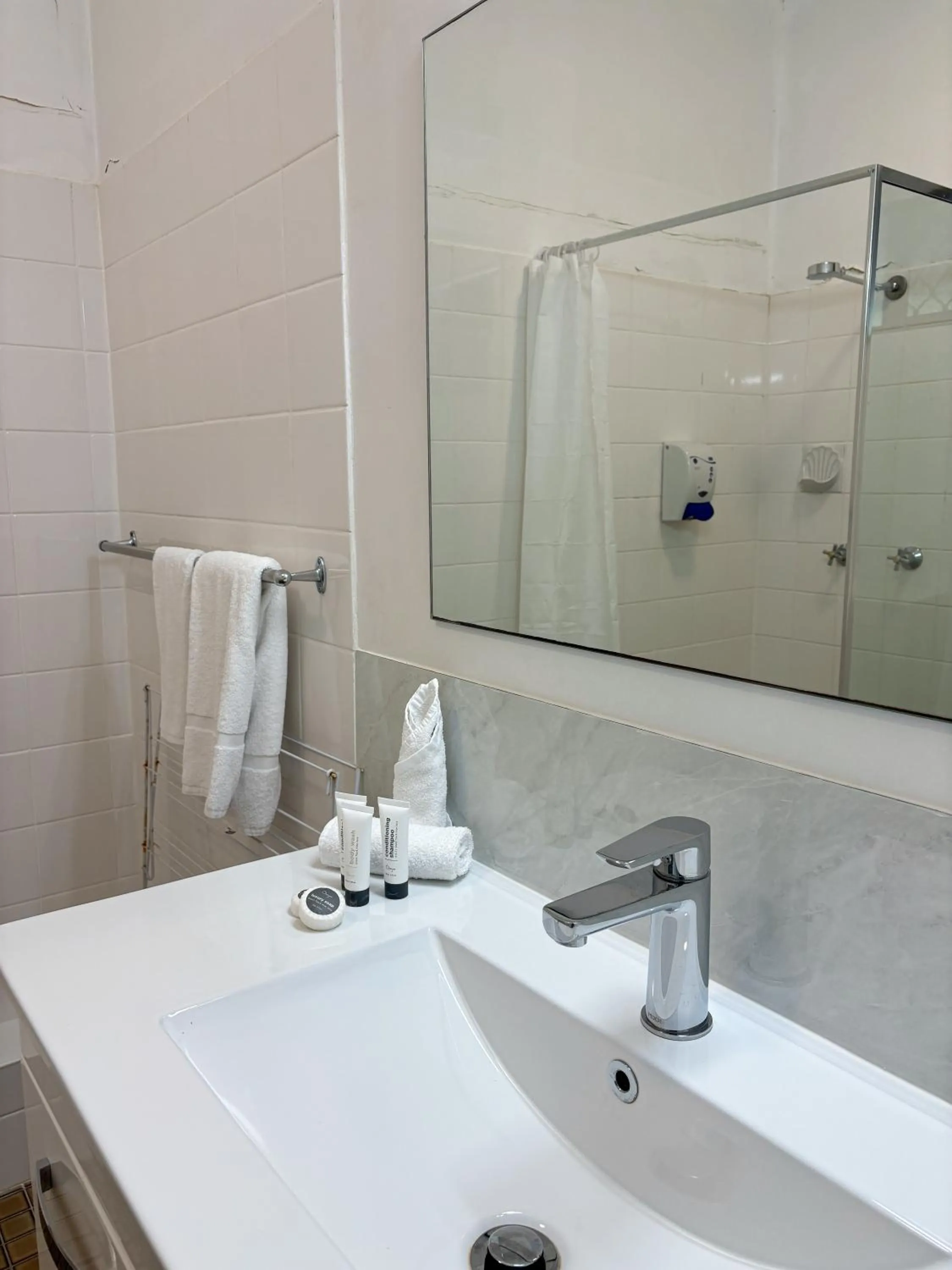 Bathroom in Amaroo On Mandalay, Magnetic Island