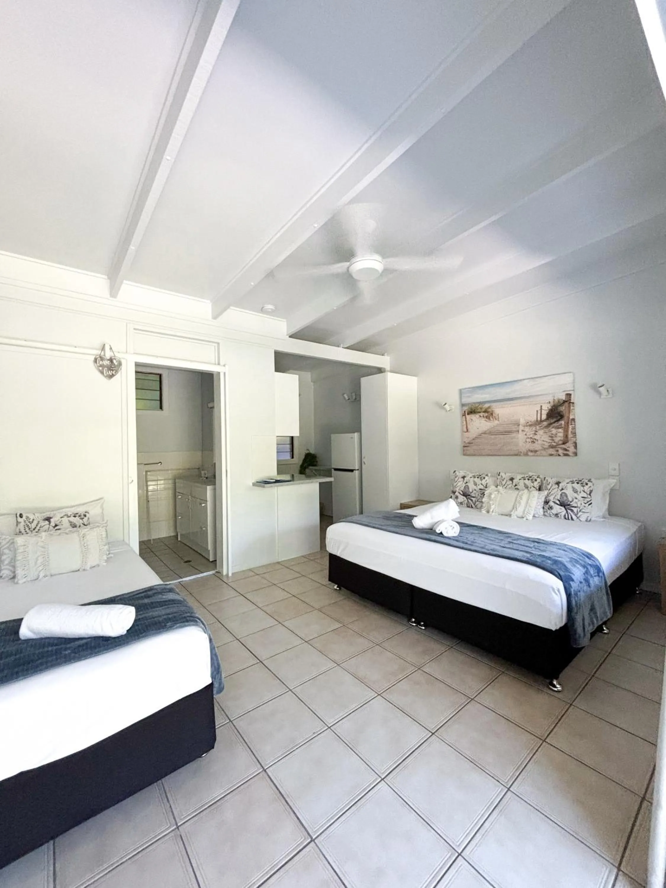 Photo of the whole room, Bed in Amaroo On Mandalay, Magnetic Island