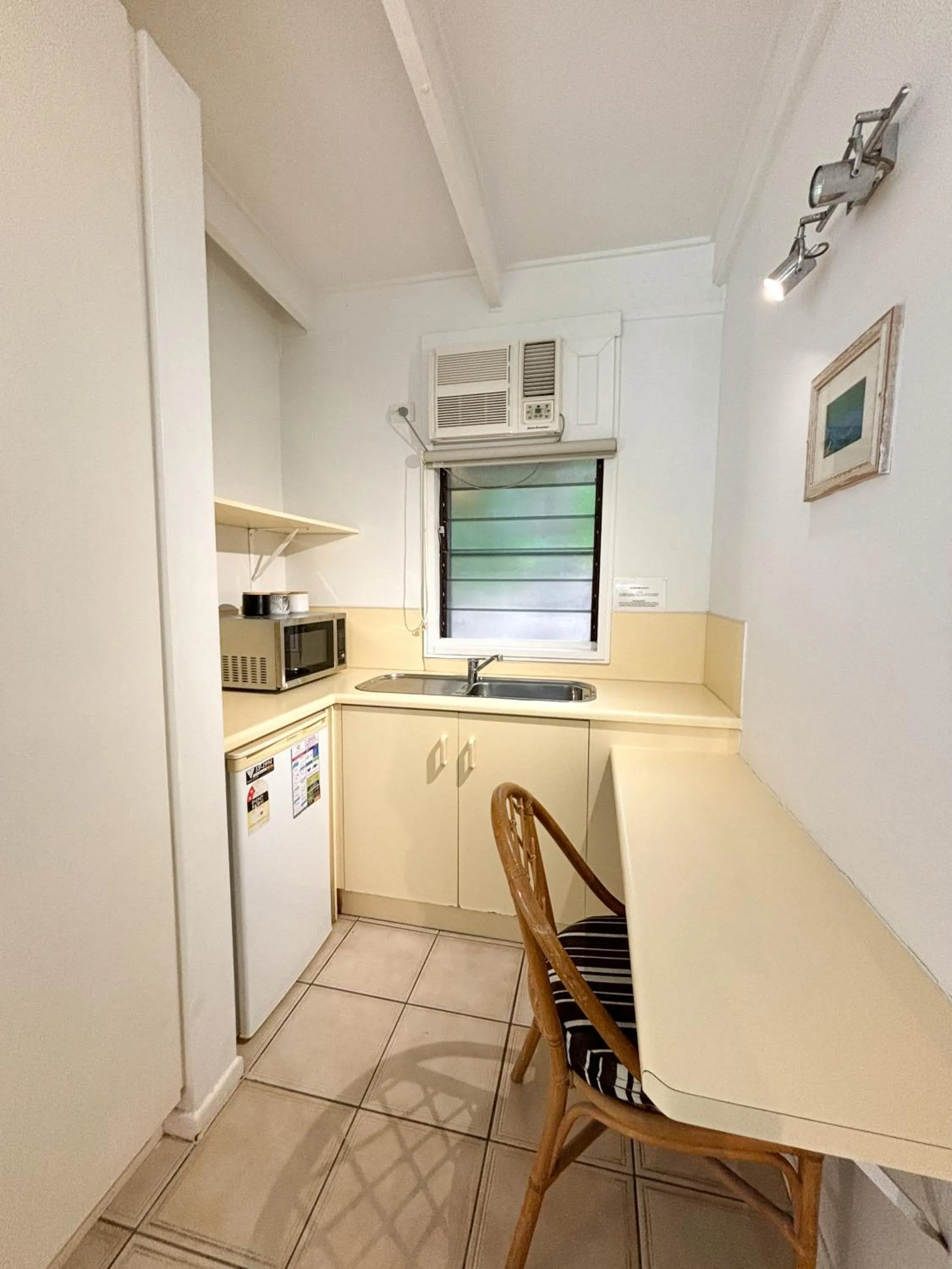 Kitchen or kitchenette in Amaroo On Mandalay, Magnetic Island