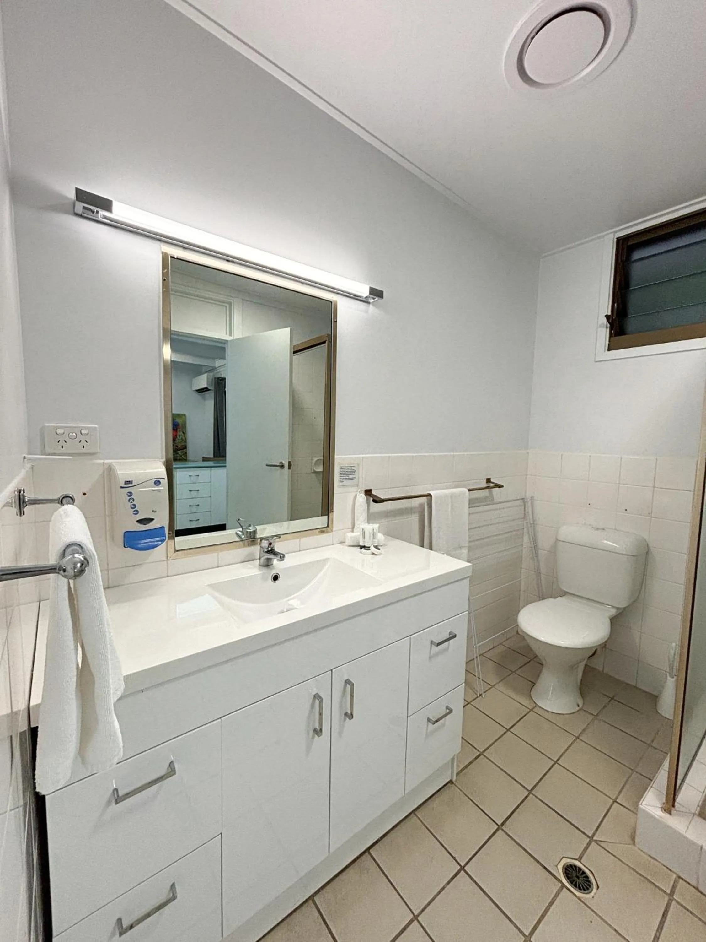 Bathroom in Amaroo On Mandalay, Magnetic Island