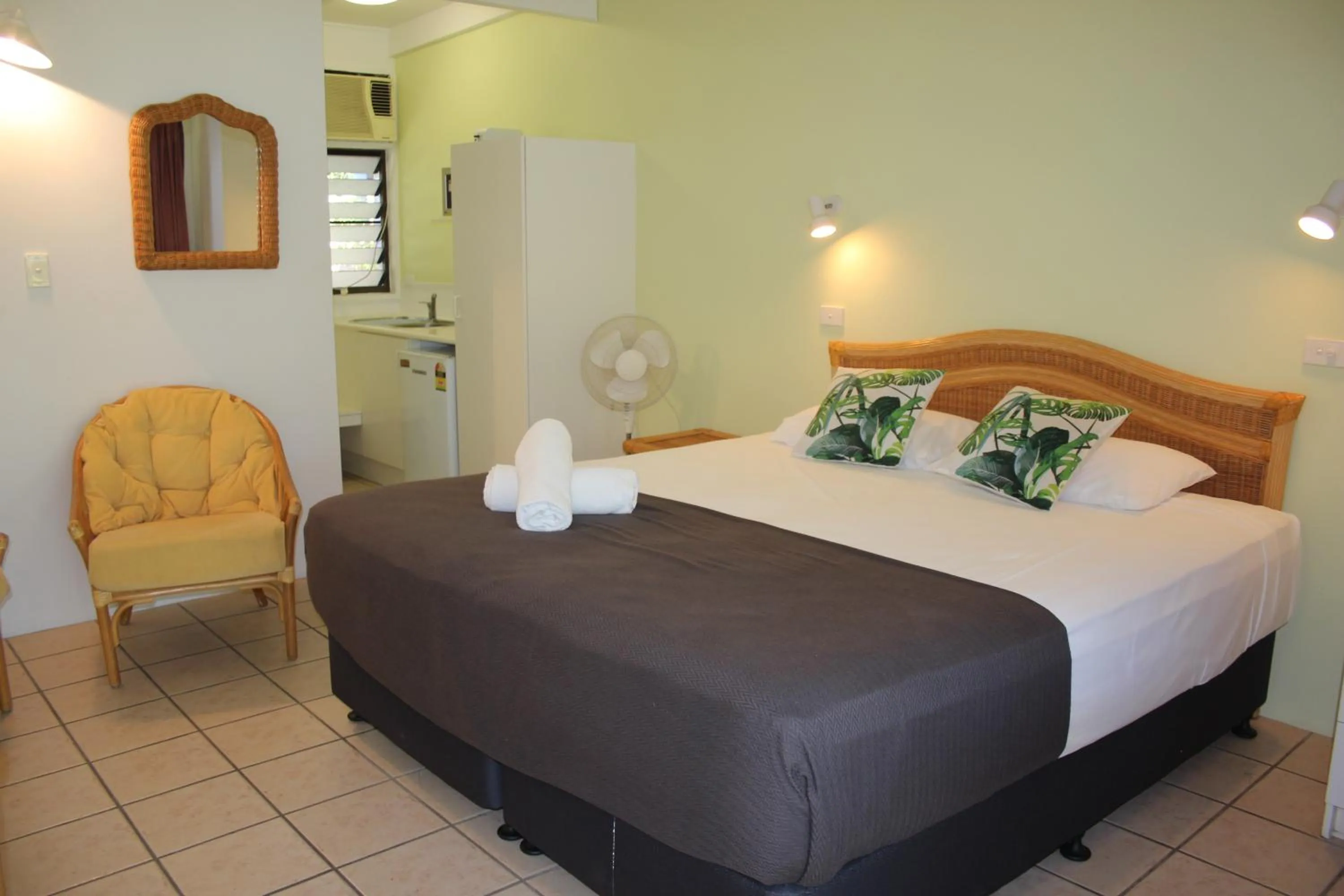 Bedroom, Bed in Amaroo On Mandalay, Magnetic Island