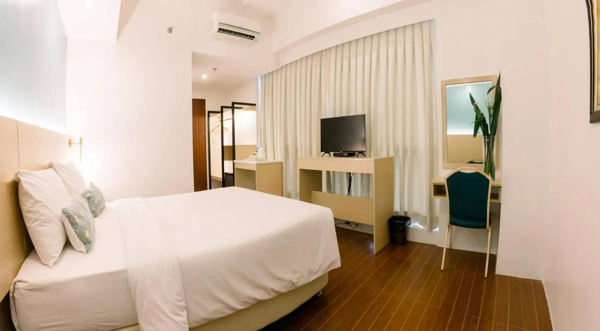 Bed in Allure Hotel & Suites Bed in Allure Hotel & Suites