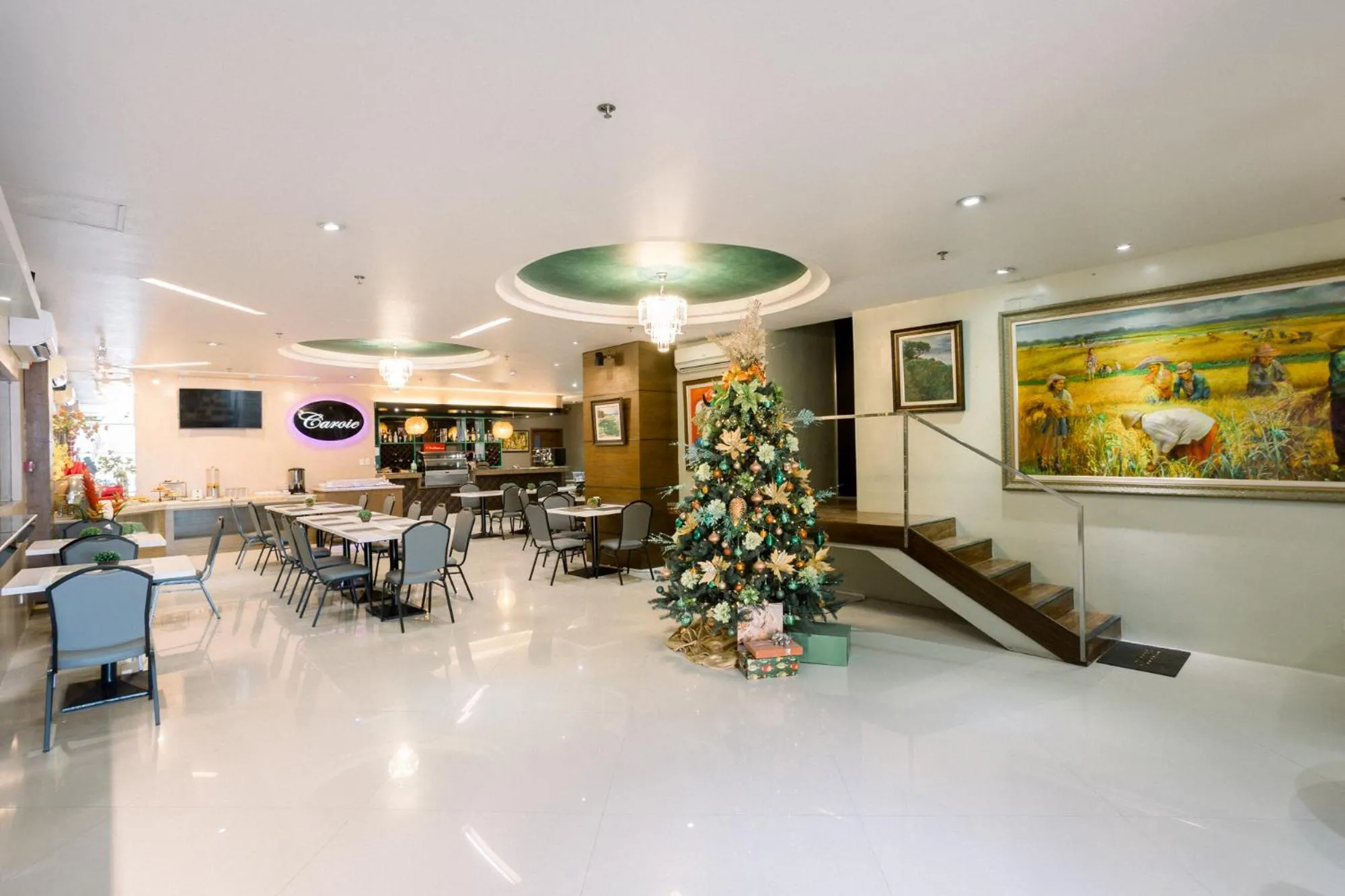 Restaurant/places to eat in Allure Hotel & Suites