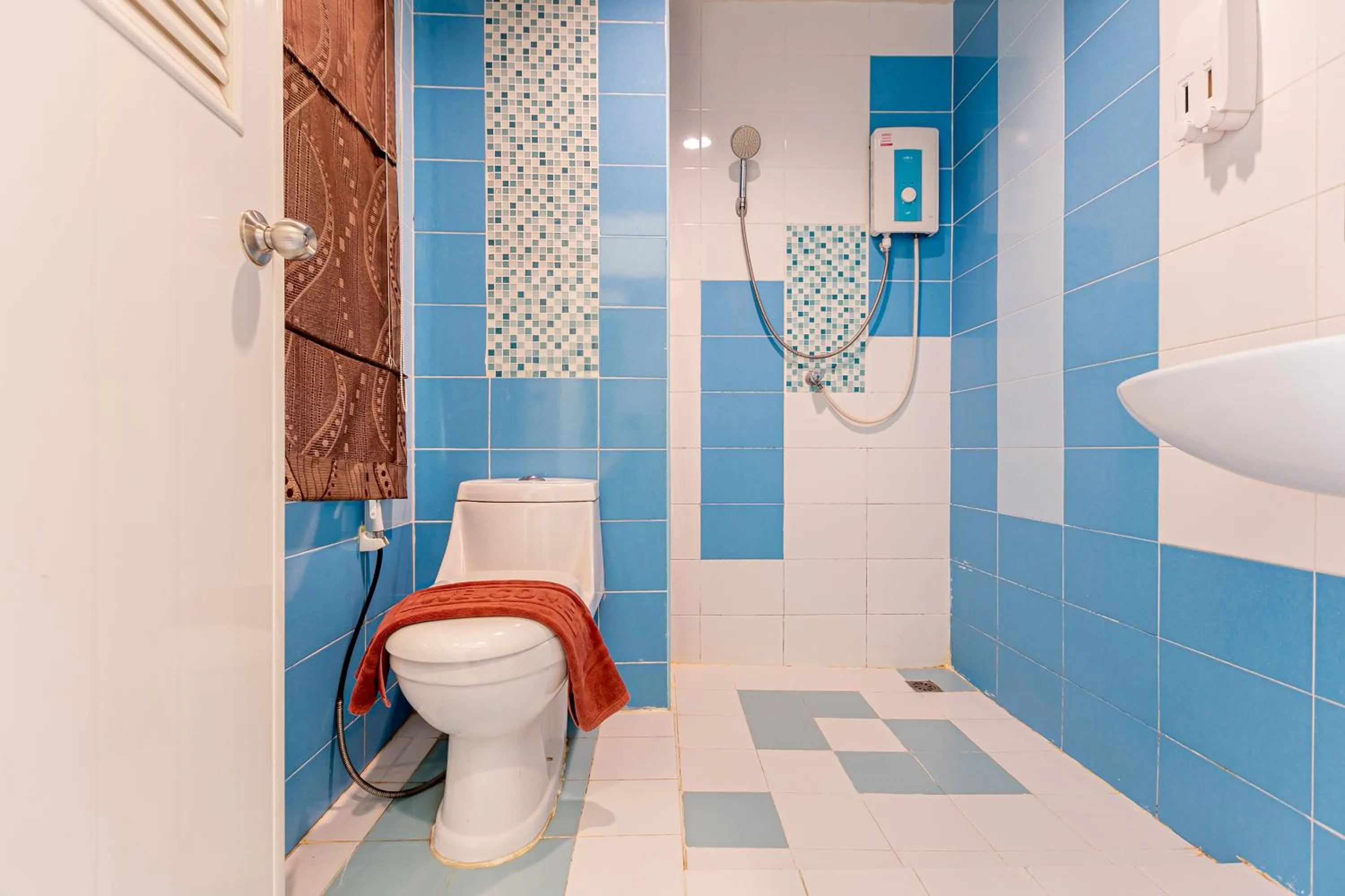 Bathroom in Panwalee Hotel