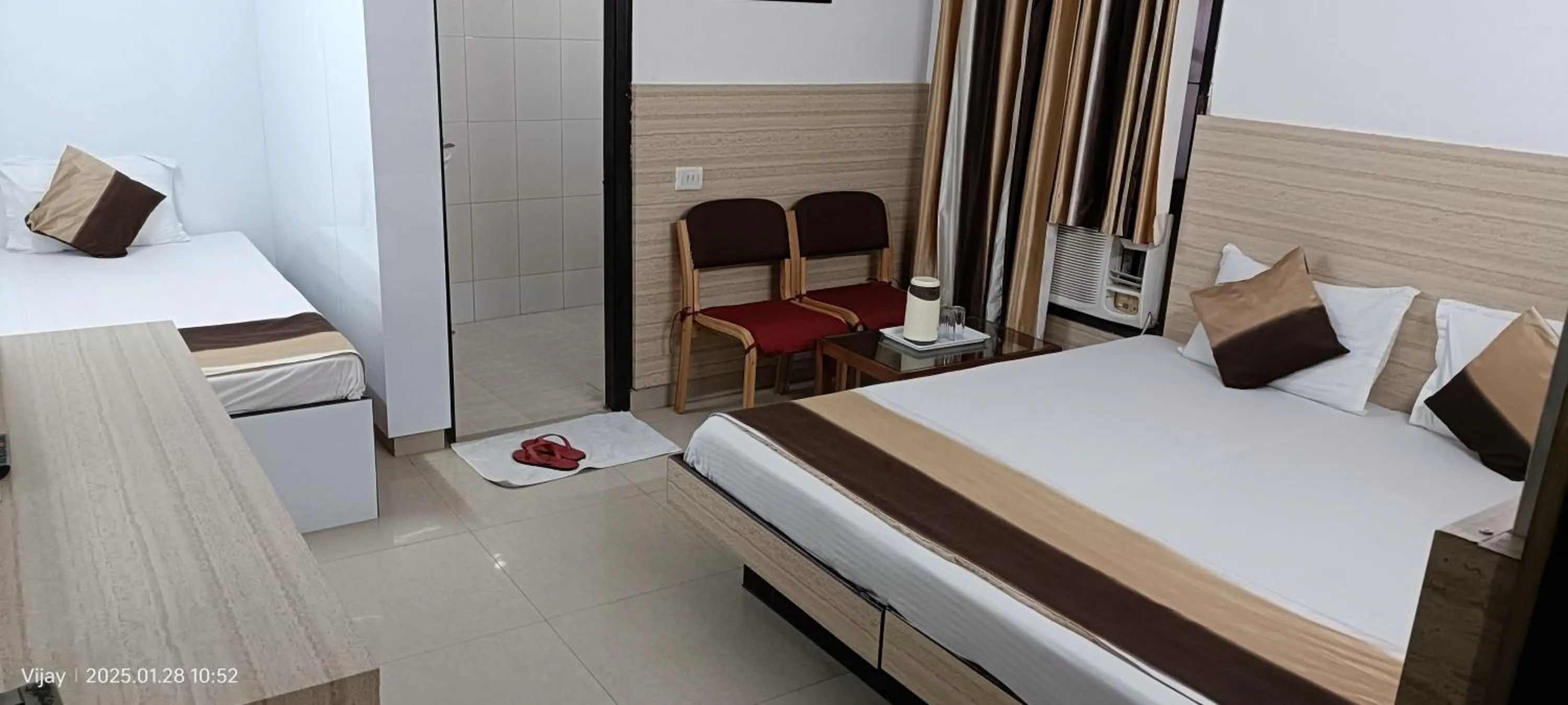 Bedroom, Bed in Hotel Su Shree Continental Dx Near New Delhi Railway Station