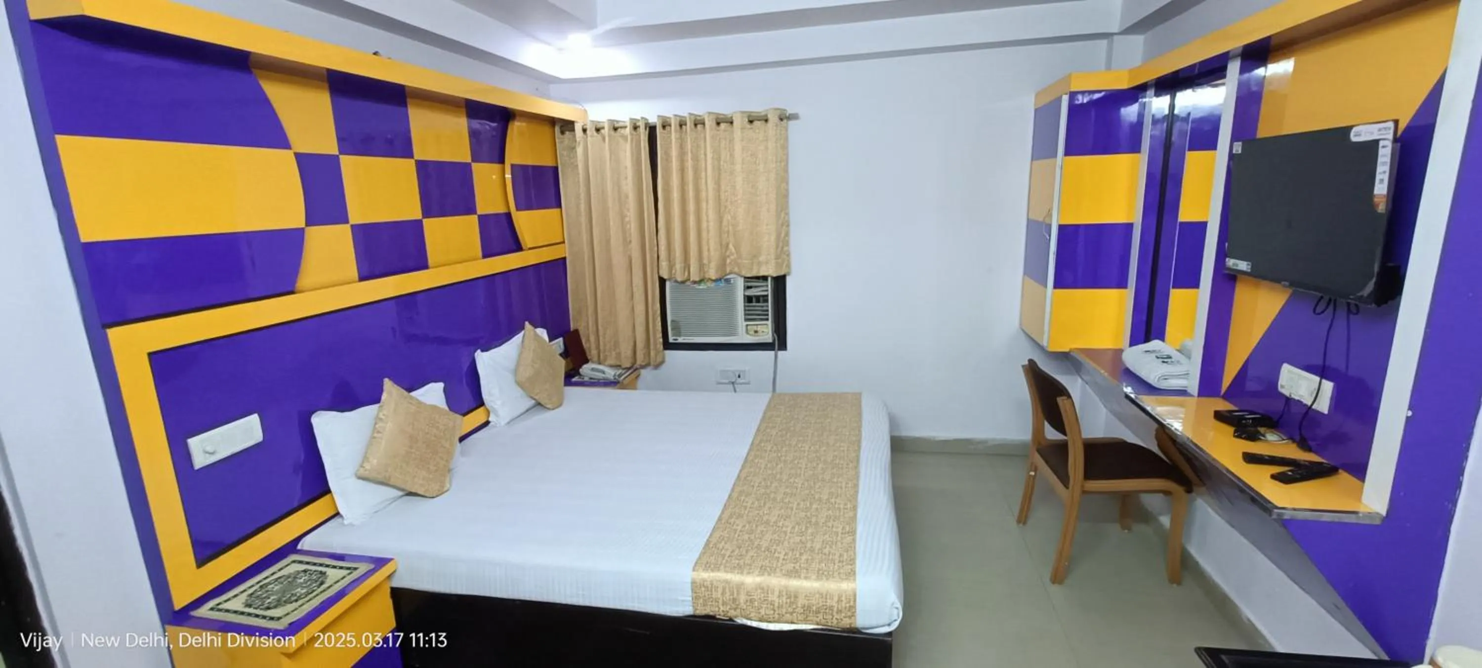 Bedroom, Bed in Hotel Su Shree Continental Dx Near New Delhi Railway Station