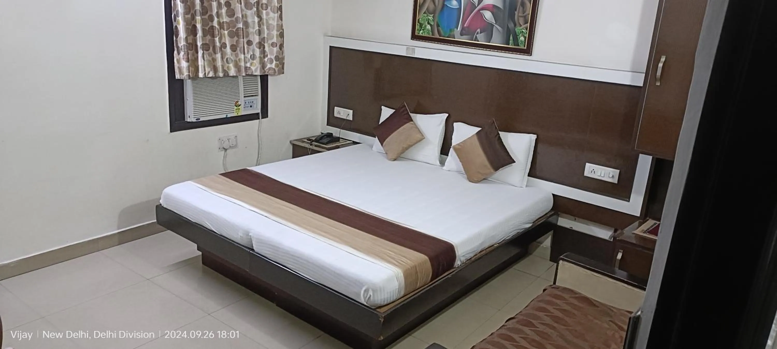 Bedroom, Bed in Hotel Su Shree Continental Dx Near New Delhi Railway Station