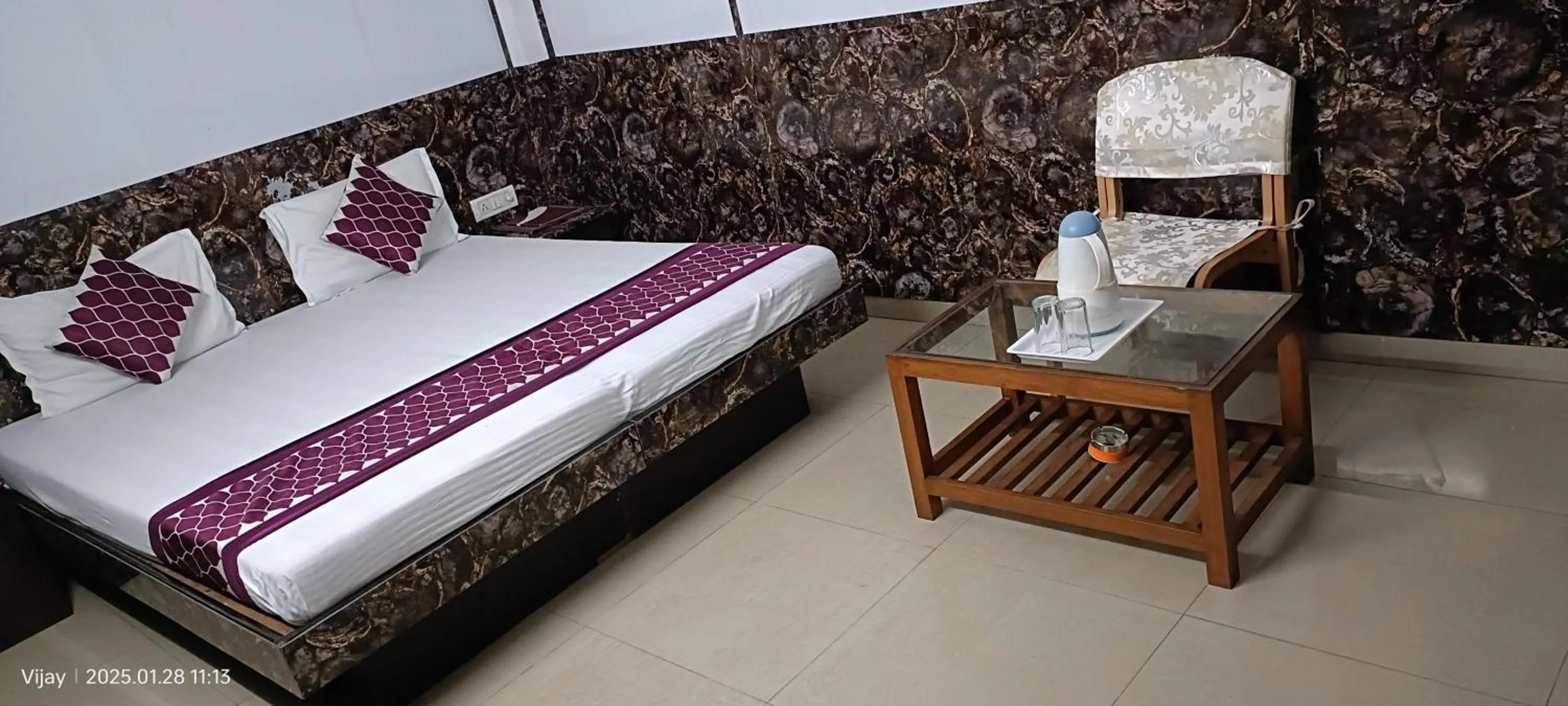 Bedroom, Bed in Hotel Su Shree Continental Dx Near New Delhi Railway Station