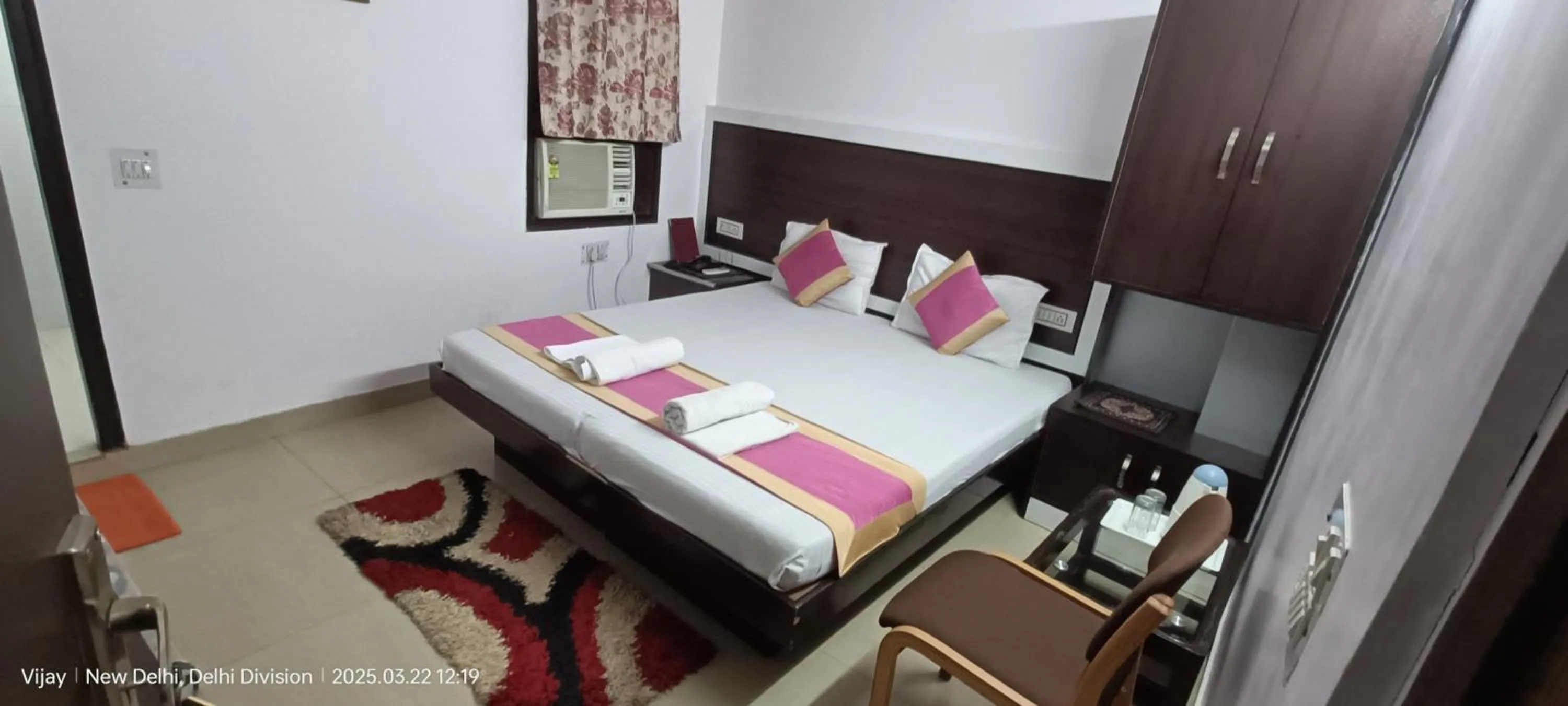 Bed in Hotel Su Shree Continental Dx Near New Delhi Railway Station