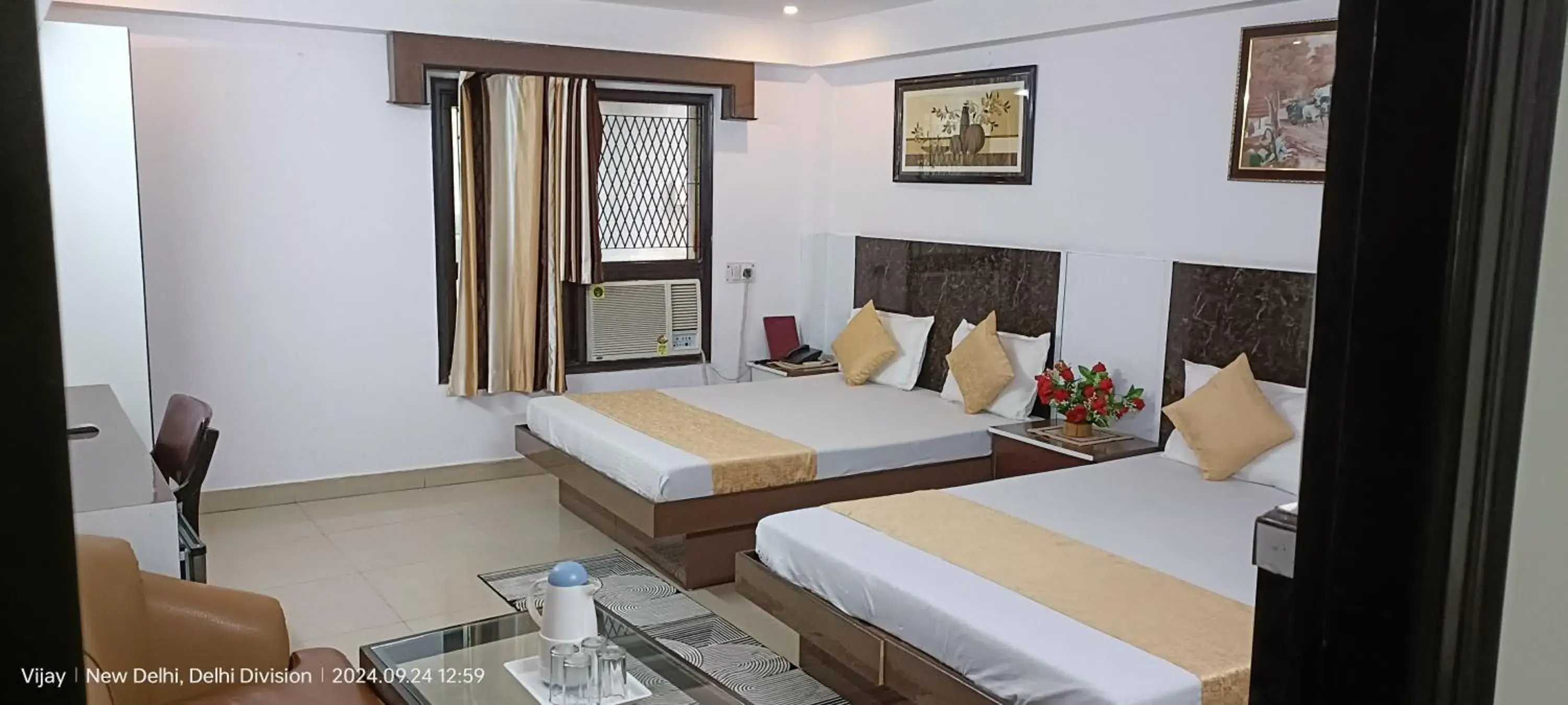 Bedroom, Bed in Hotel Su Shree Continental Dx Near New Delhi Railway Station Bedroom, Bed in Hotel Su Shree Continental Dx Near New Delhi Railway Station