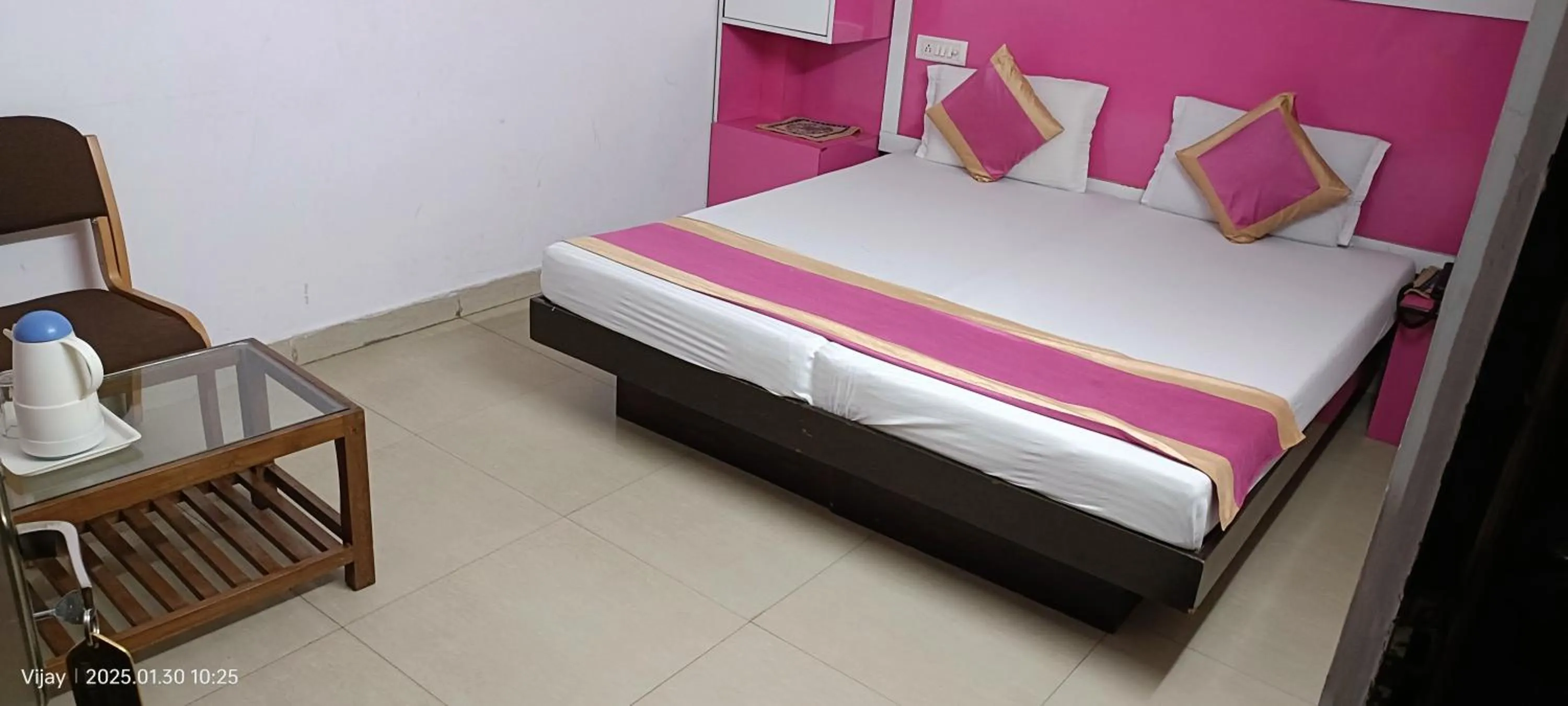 Bedroom, Bed in Hotel Su Shree Continental Dx Near New Delhi Railway Station