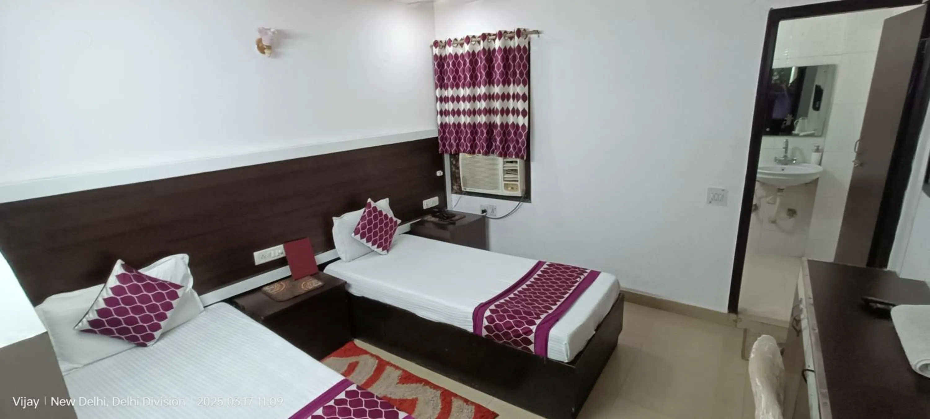 Bedroom, Bed in Hotel Su Shree Continental Dx Near New Delhi Railway Station
