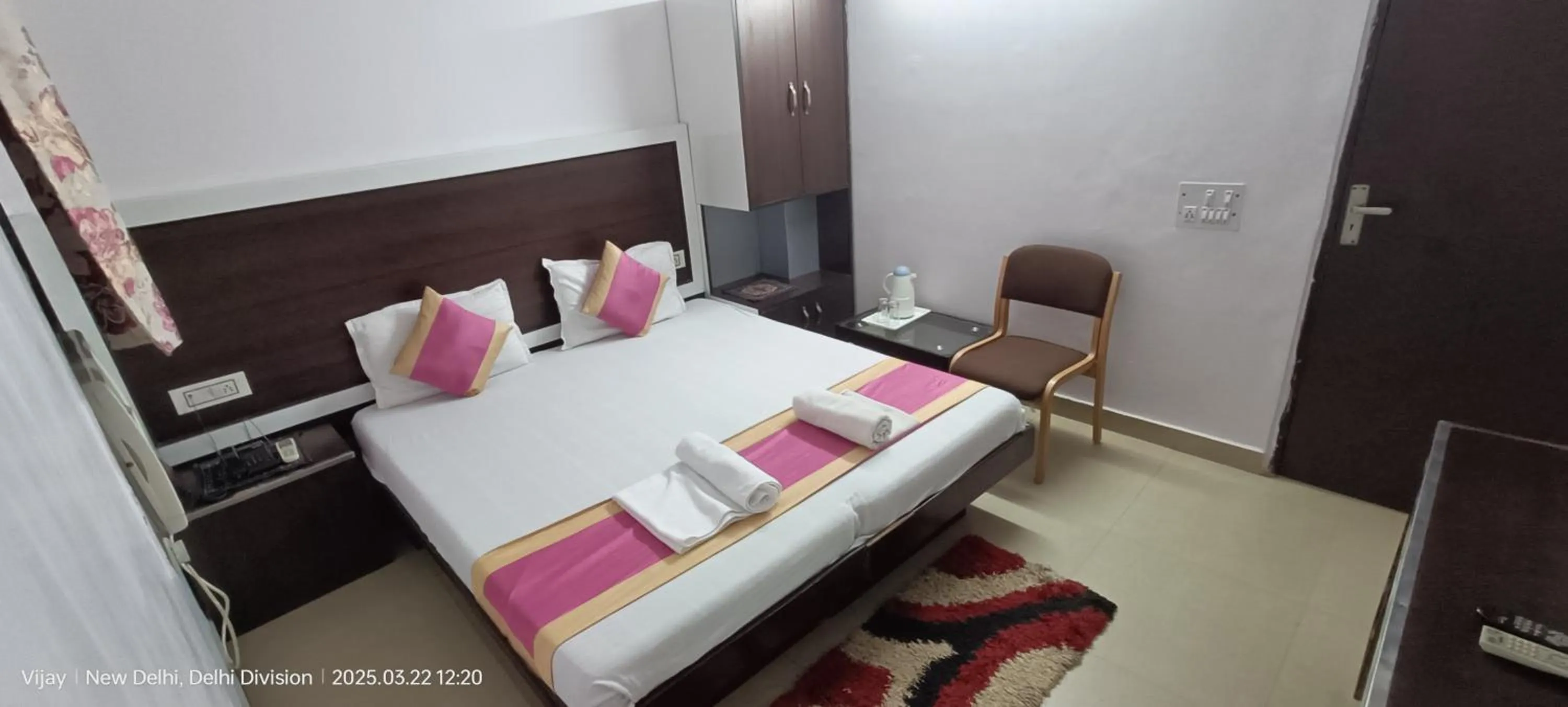 Bed in Hotel Su Shree Continental Dx Near New Delhi Railway Station