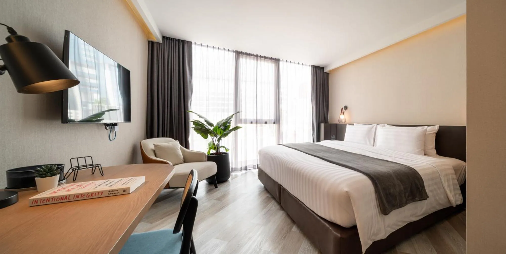 Bed in Seekers Finders Rama IV Hotel SureStay Collection by BW