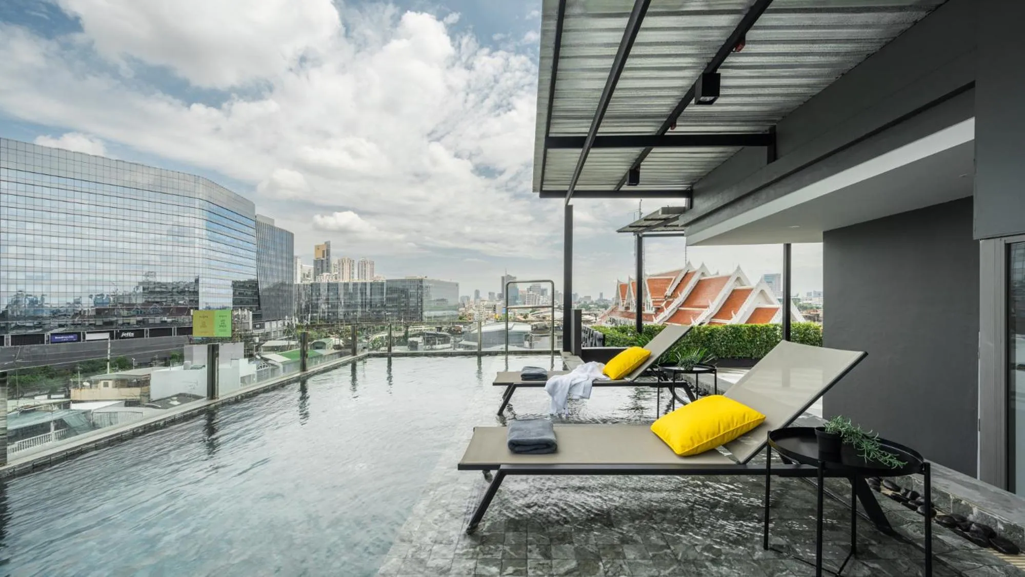 Swimming pool in Seekers Finders Rama IV Hotel SureStay Collection by BW