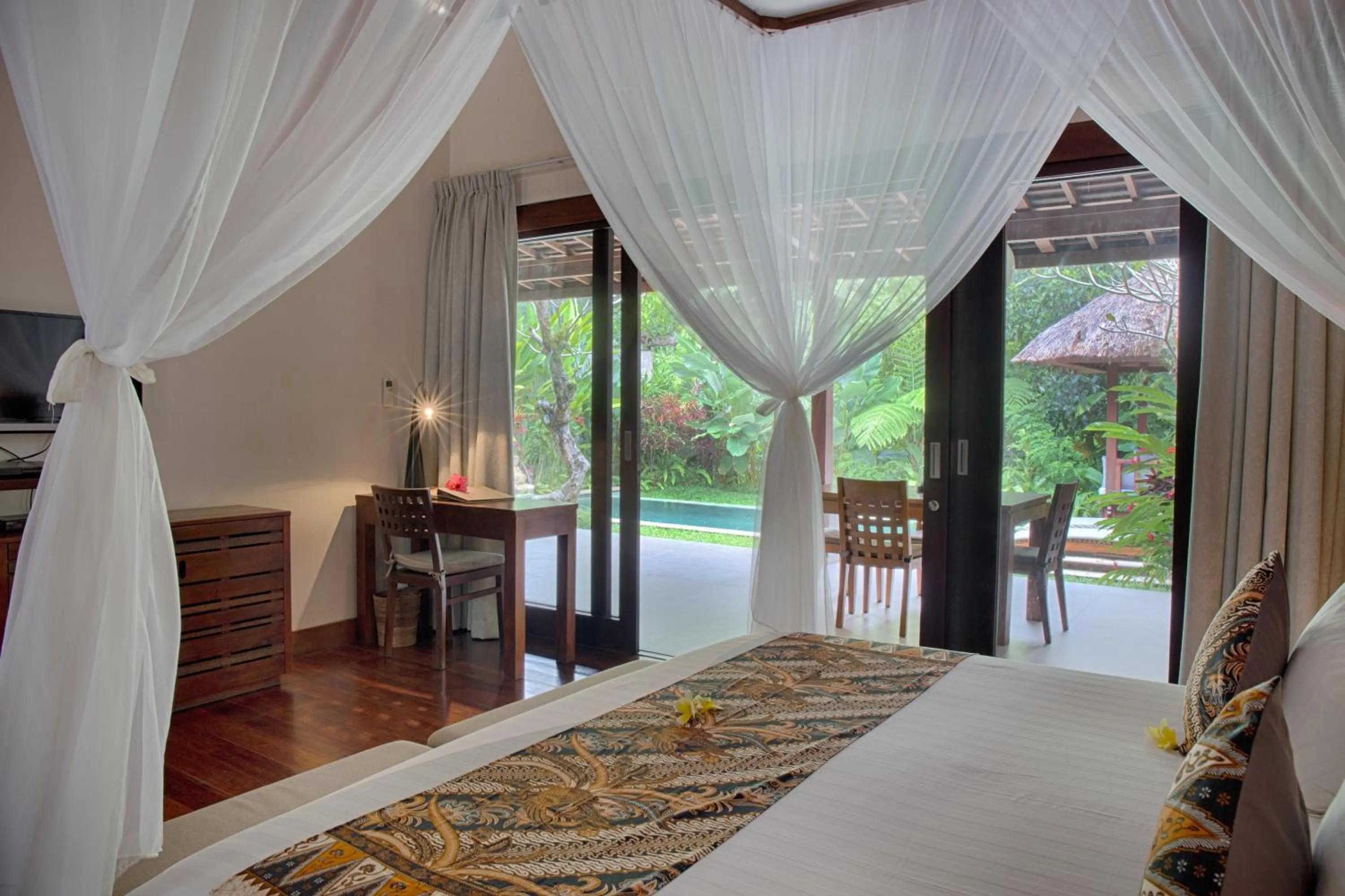 Bedroom, Bed in Santun Luxury Private Villas