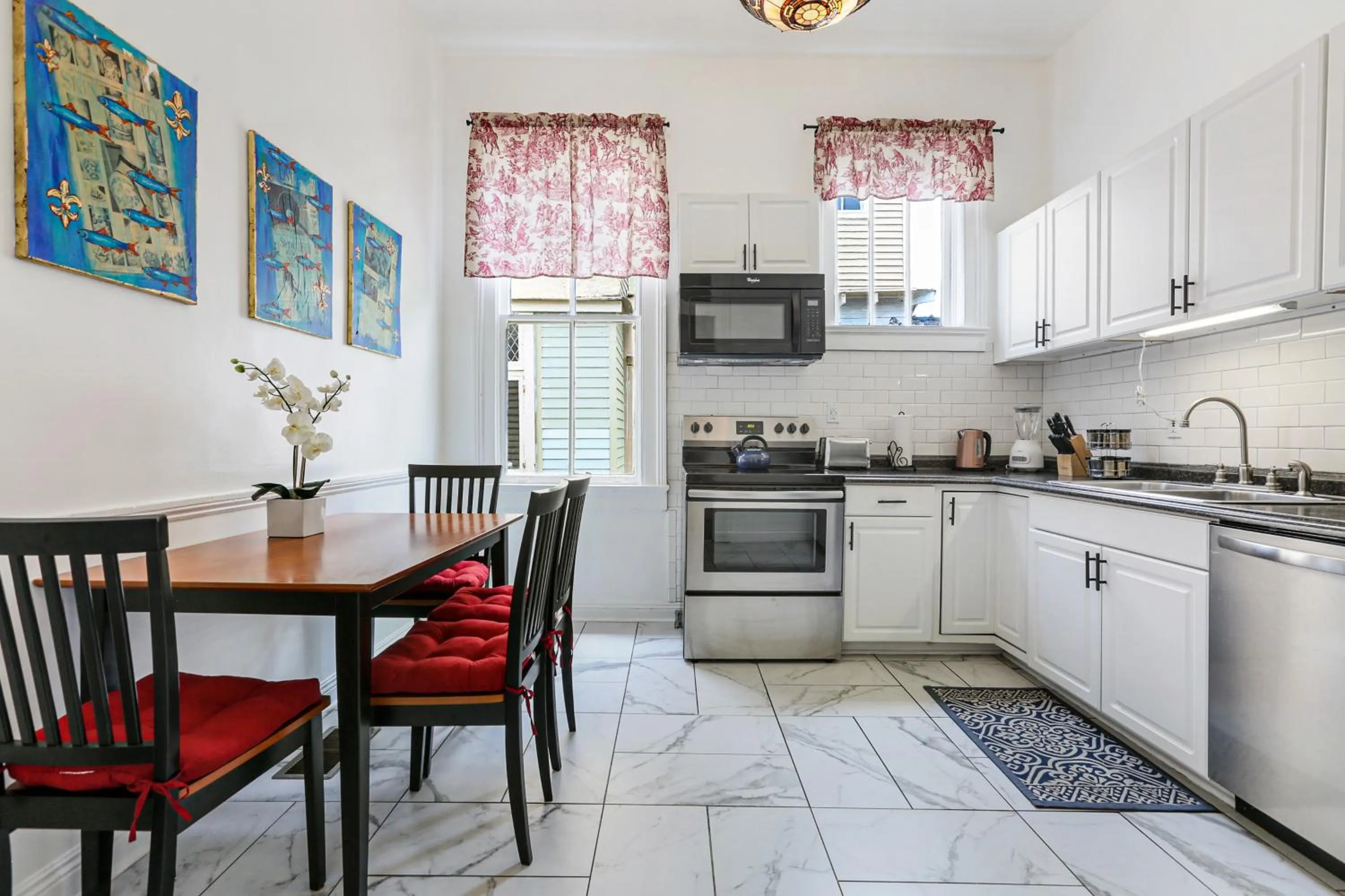 Kitchen or kitchenette in Uptown Spacious 4BD/3BA with Historic Charm