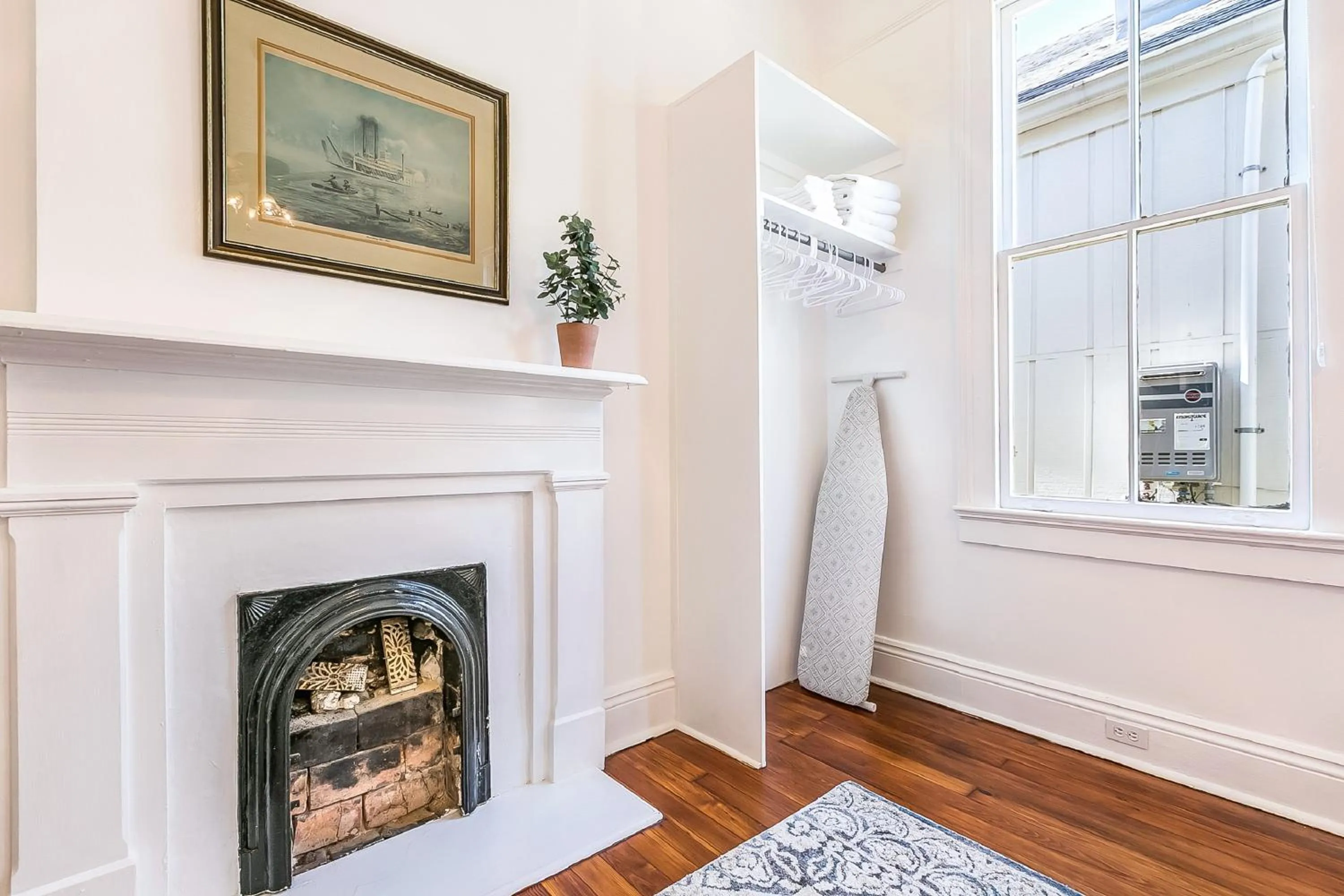 Area and facilities in Uptown Spacious 4BD/3BA with Historic Charm
