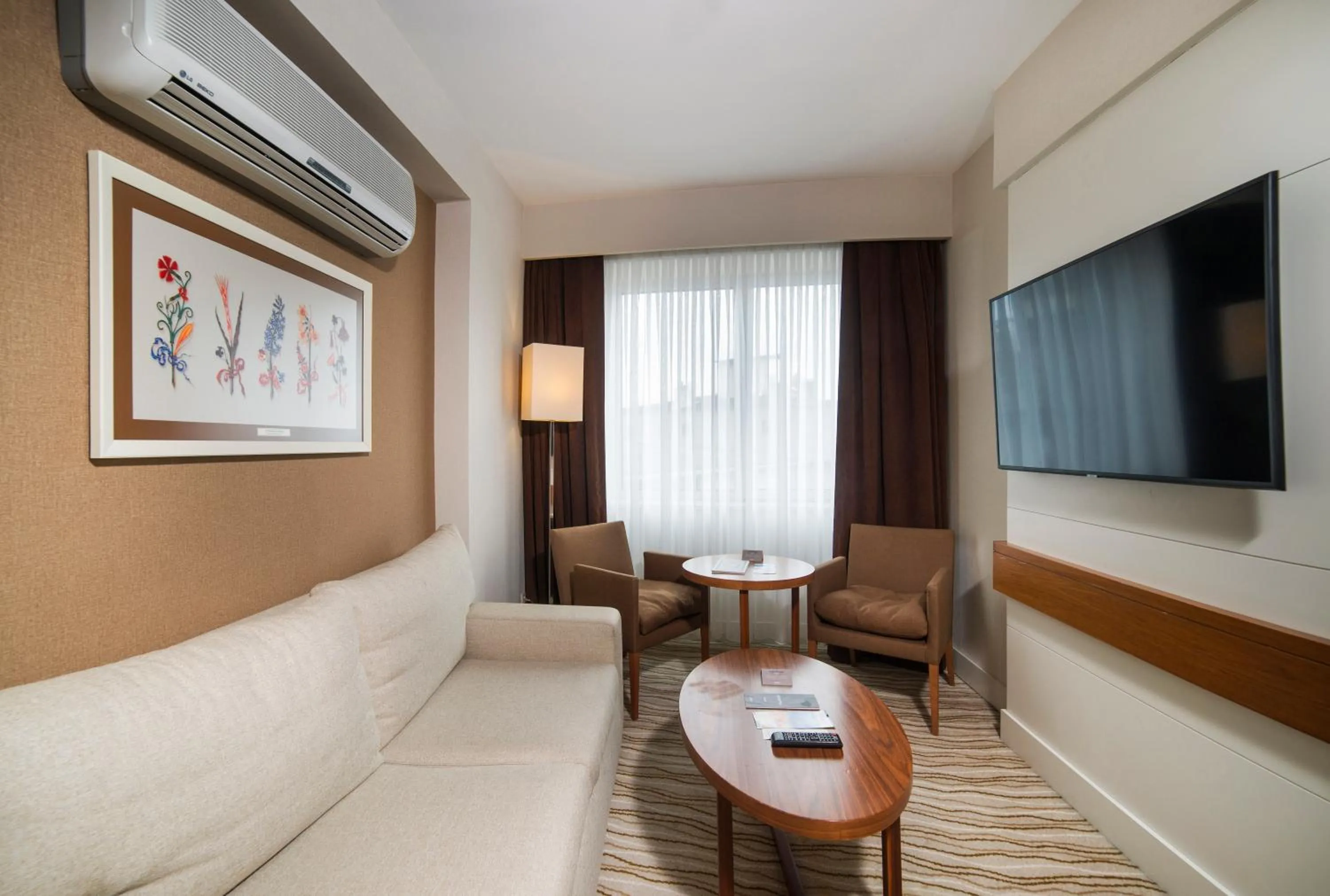 Communal lounge/ TV room in Radisson Hotel President Old Town Istanbul