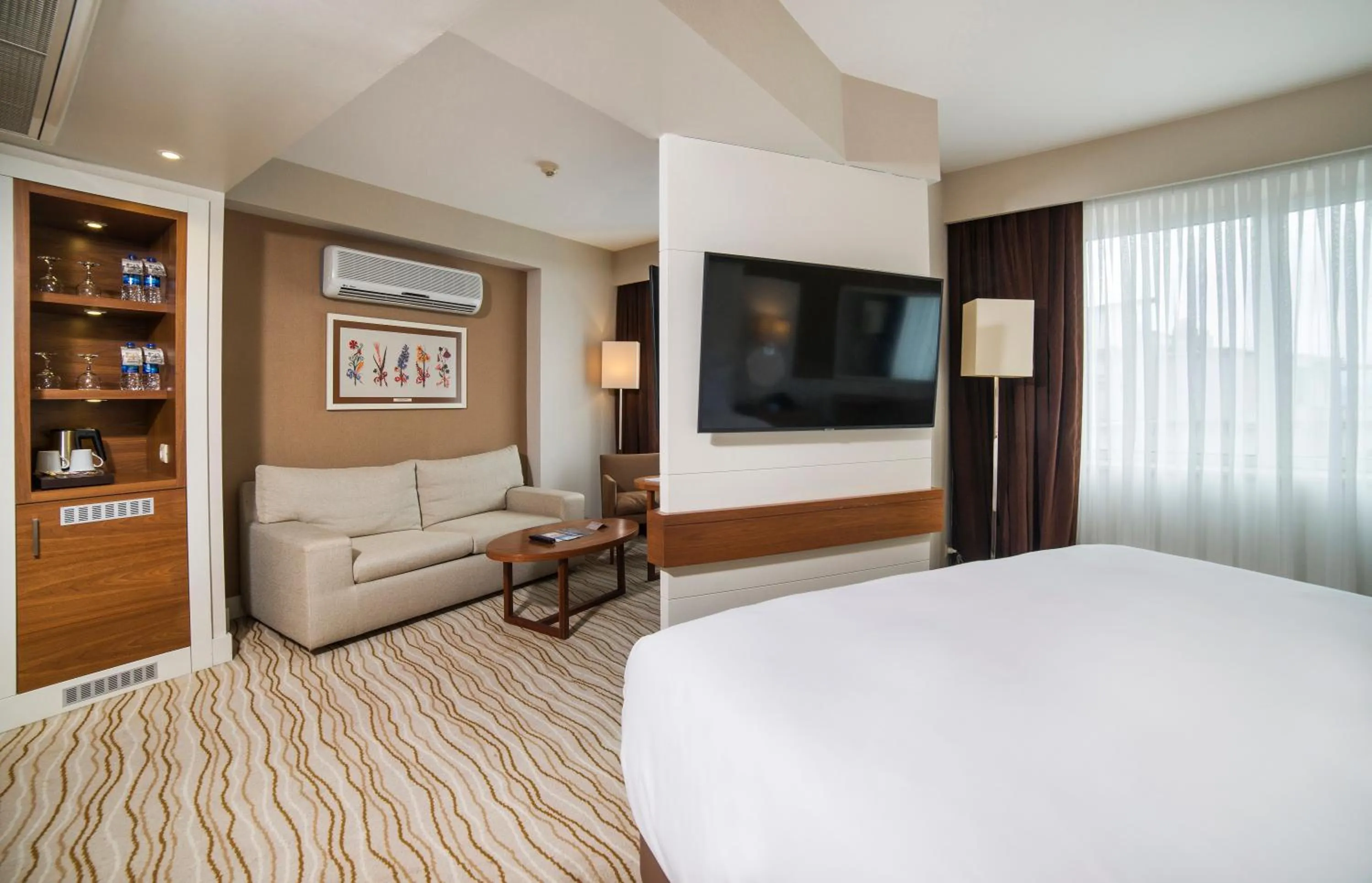 Communal lounge/ TV room in Radisson Hotel President Old Town Istanbul