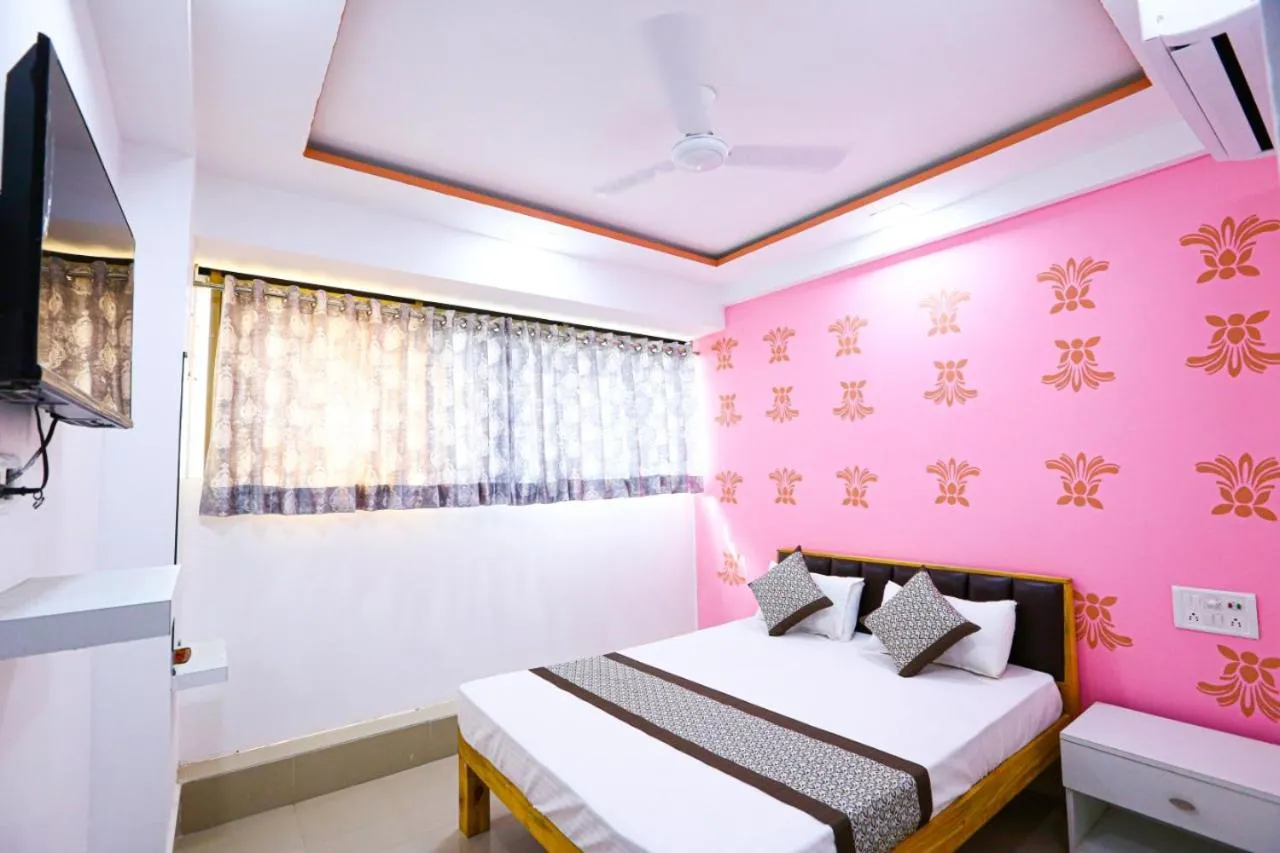 Deluxe Room - single occupancy in HOTEL GOLDEN CITY