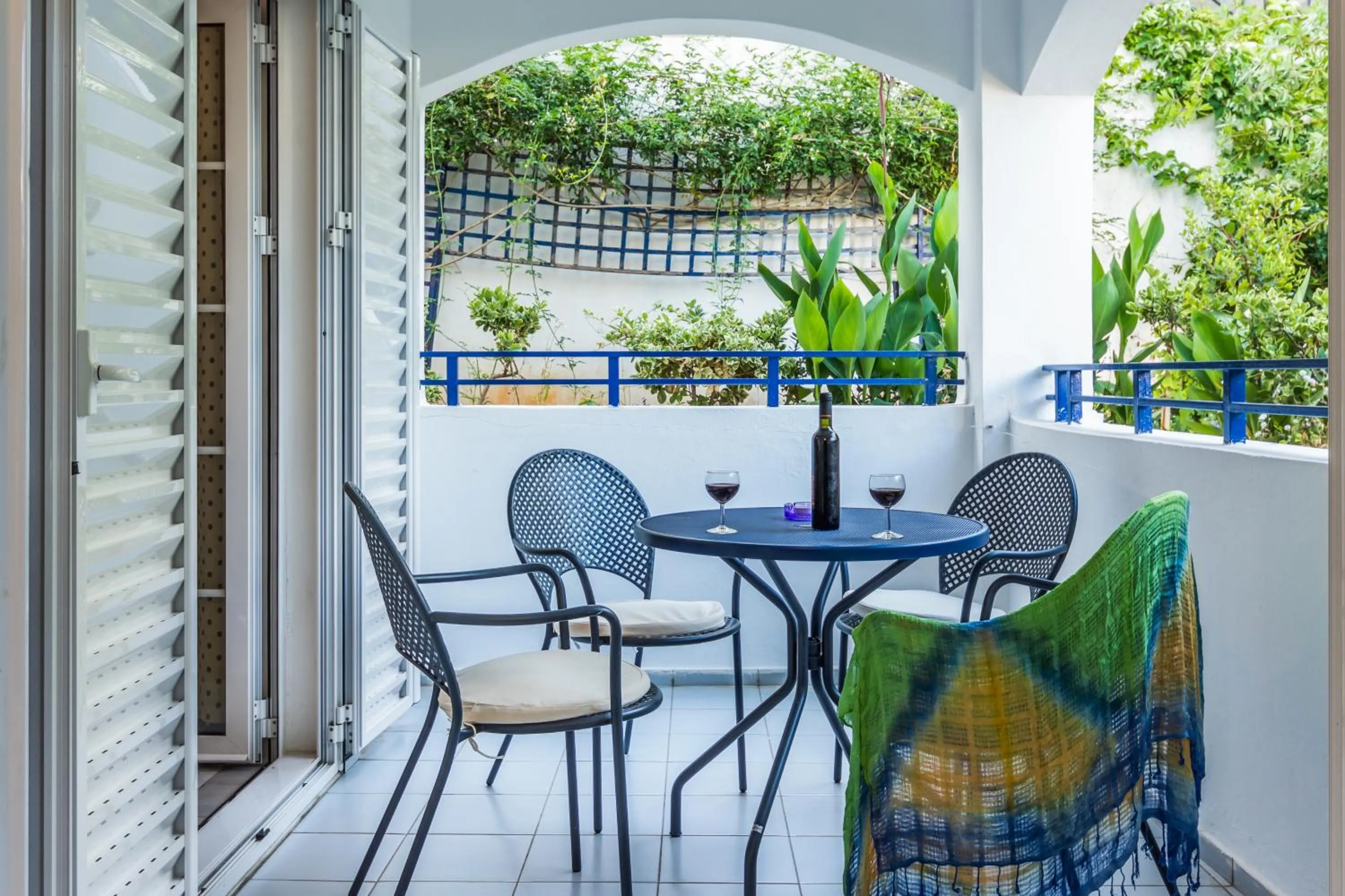 Garden in Evdokia Suites