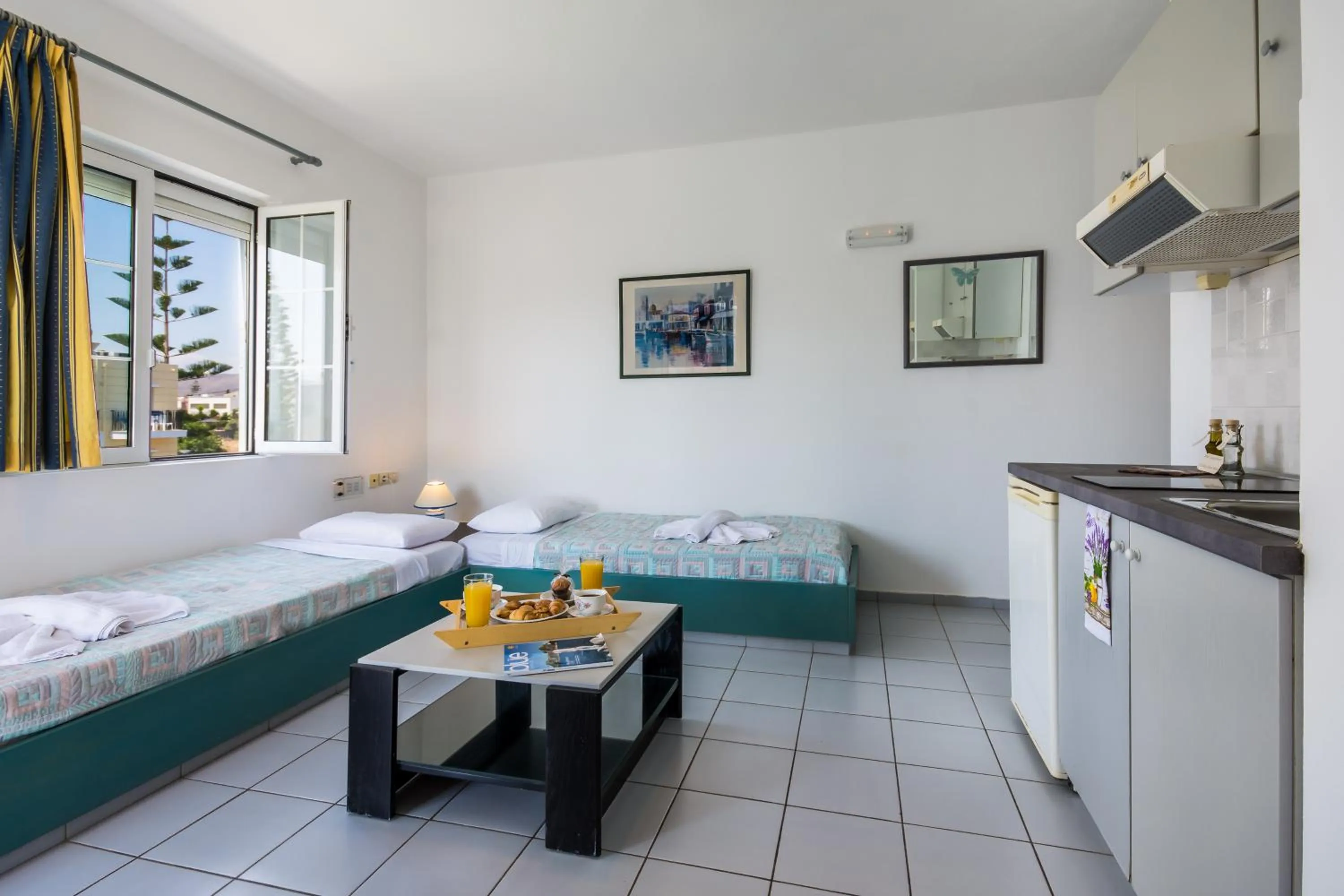 Kitchen or kitchenette, Bed in Evdokia Suites