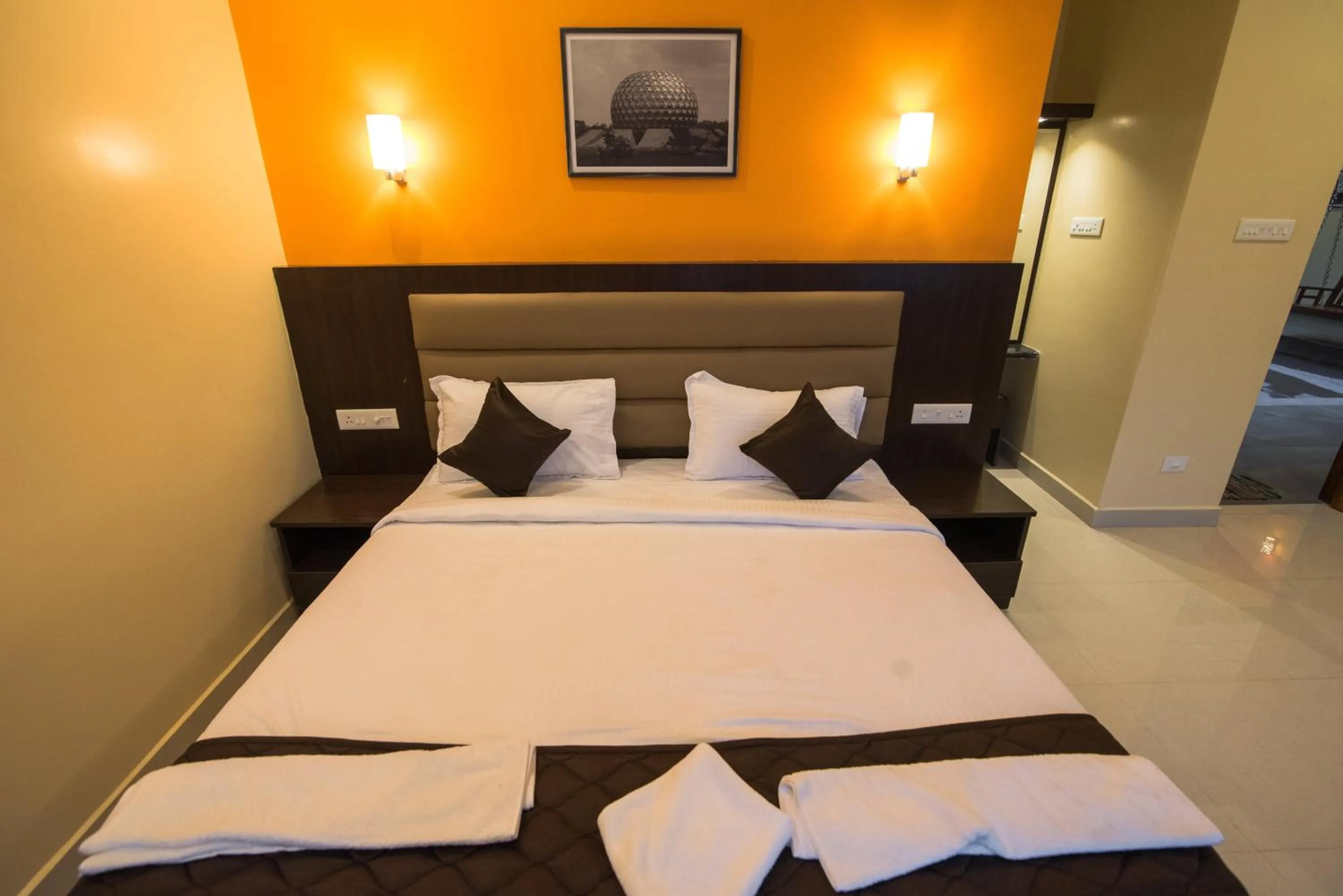 Bed in Saffron Vilva