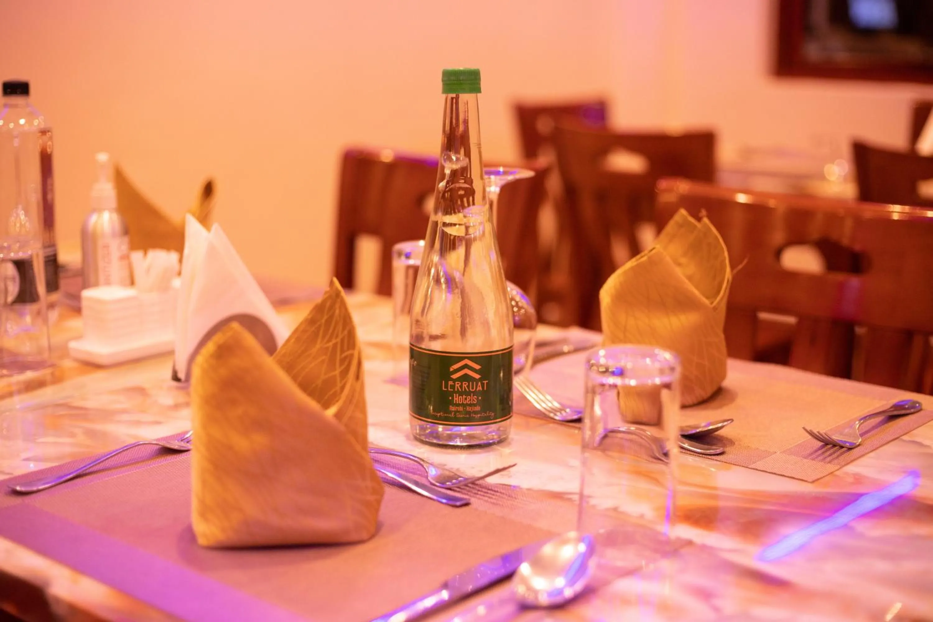 Restaurant/places to eat in West Lerruat Hotel