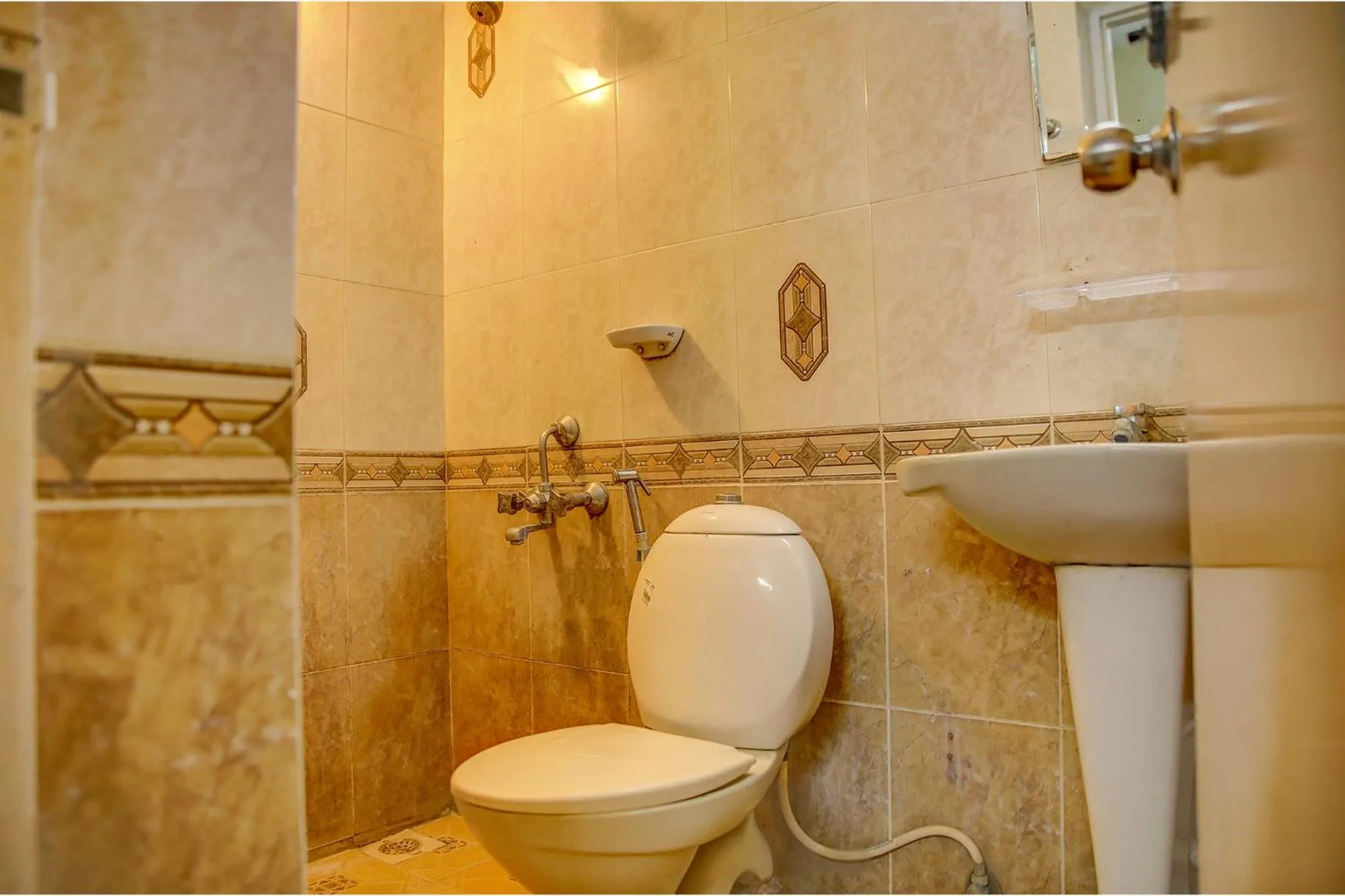 Bathroom in FabHotel Hibiscus Stays - Nr Sholinganallur Water Lake & VGP Aqua Kingdom