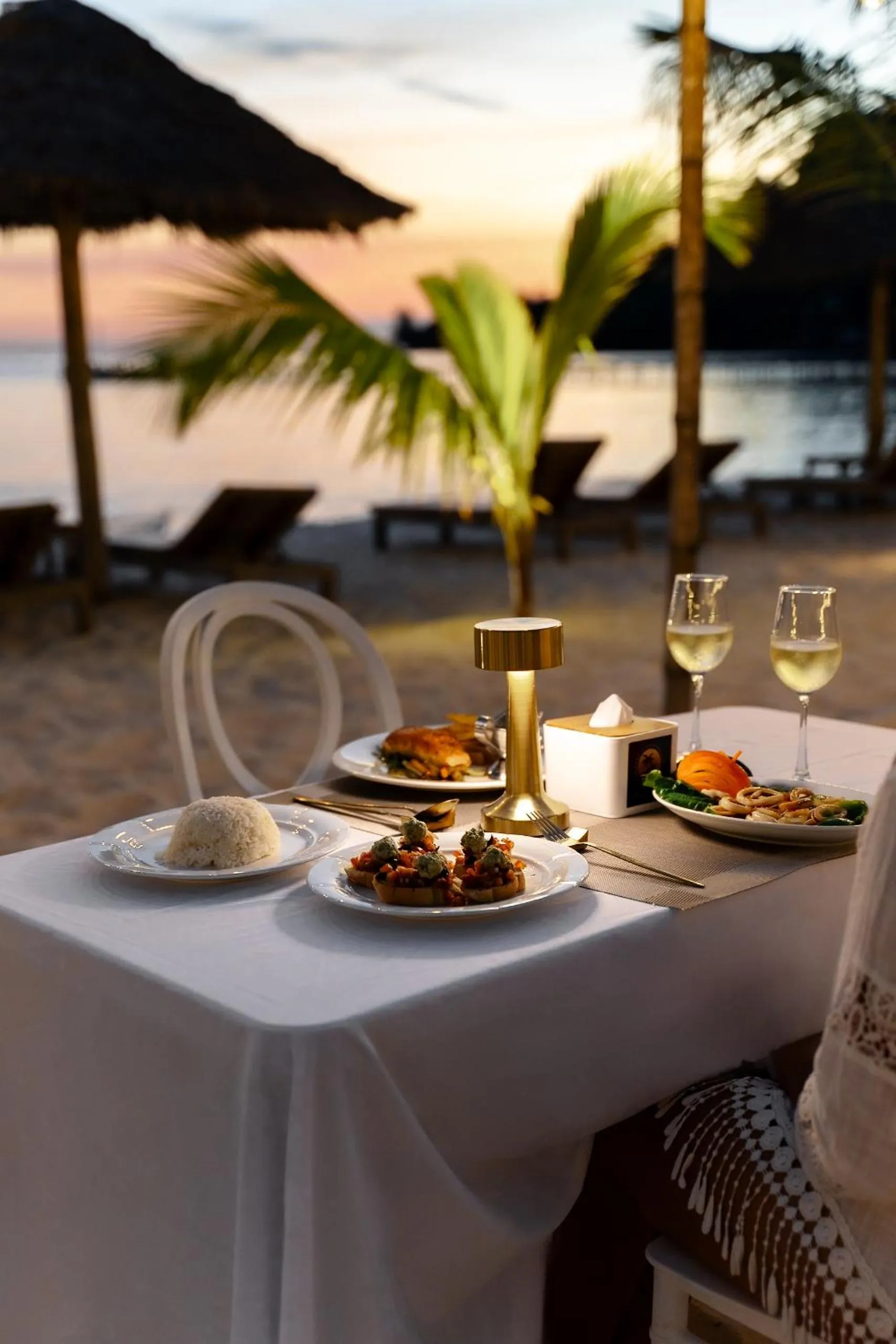 Restaurant/places to eat in Golden Beach Resort