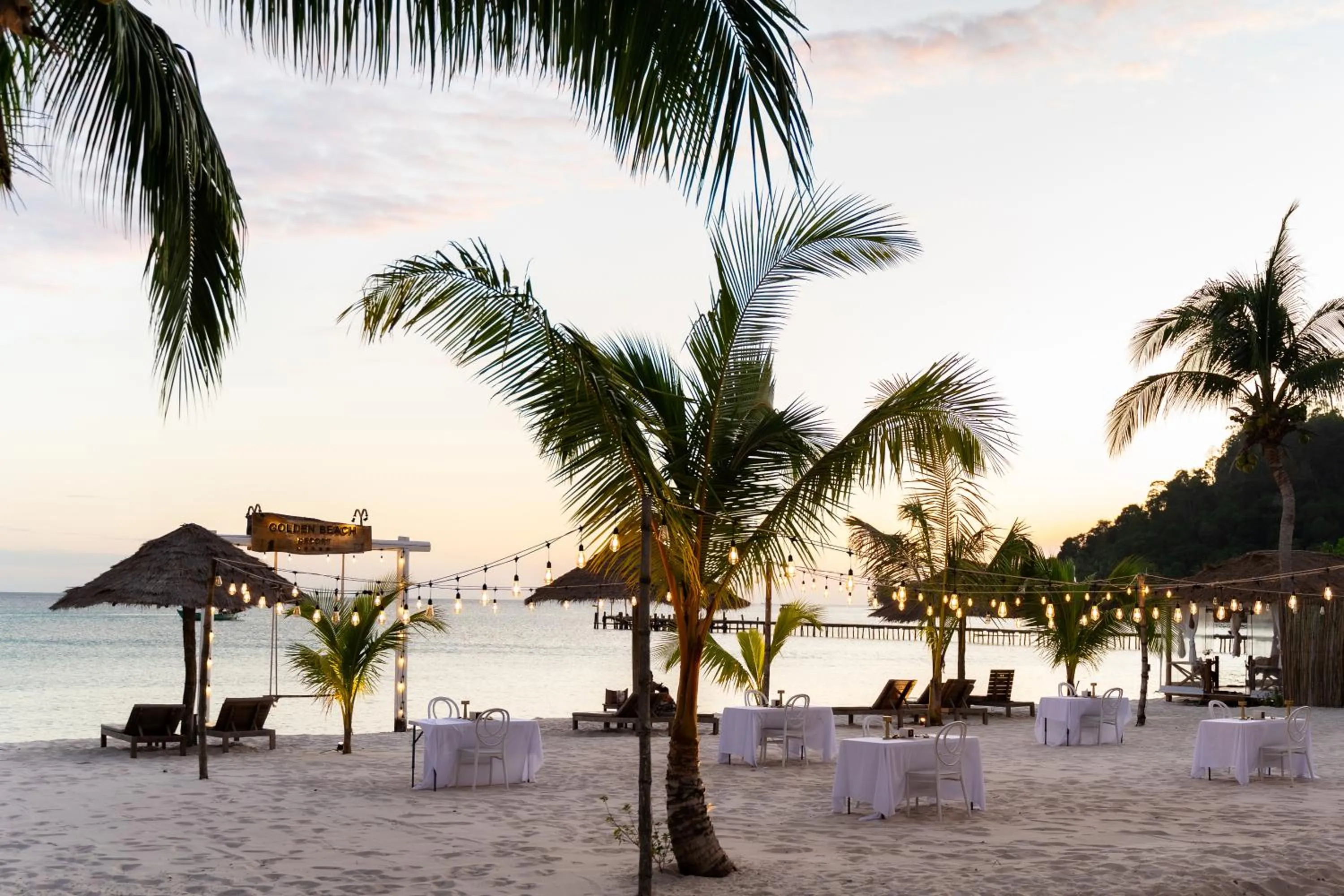 Restaurant/places to eat in Golden Beach Resort