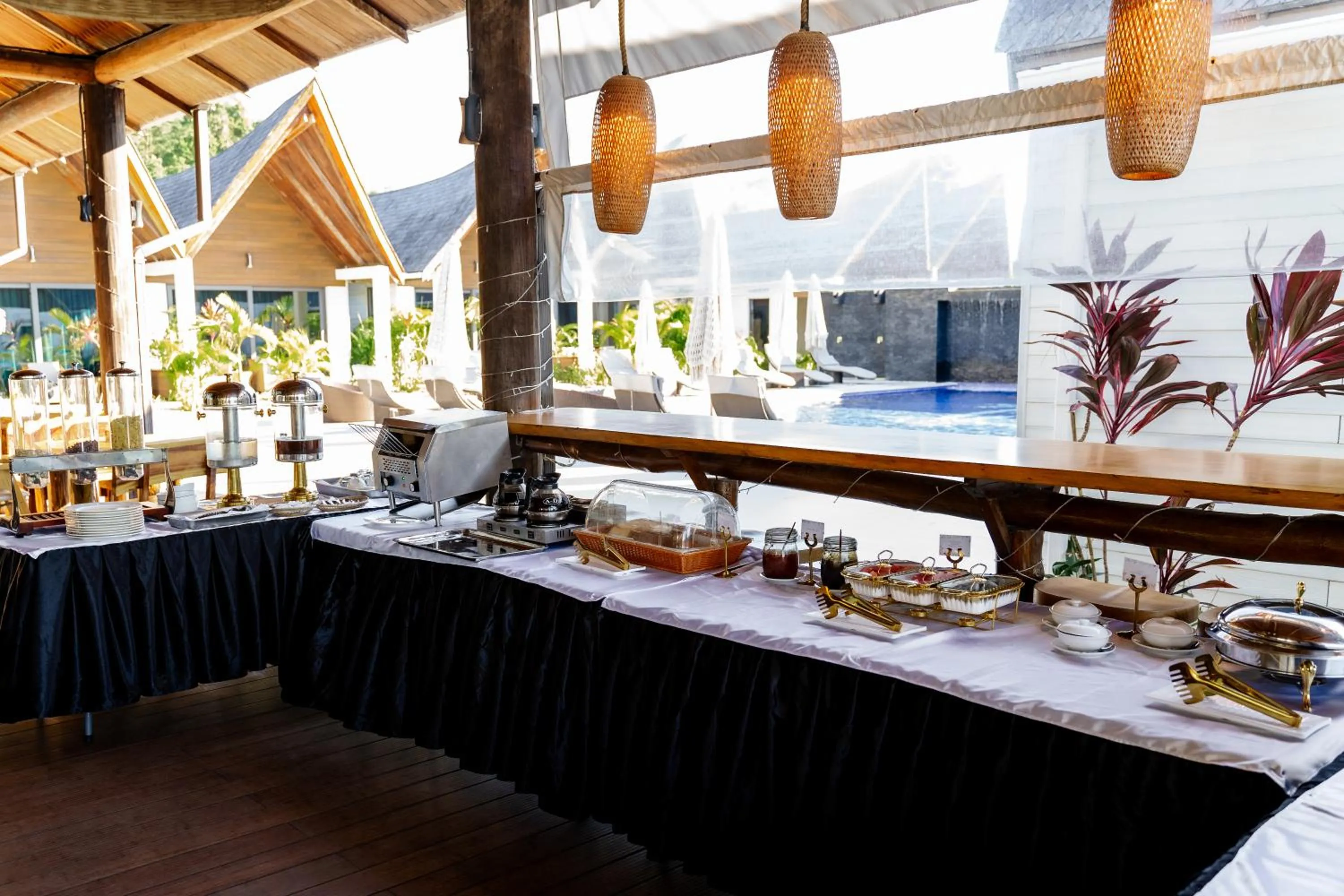 Restaurant/places to eat in Golden Beach Resort