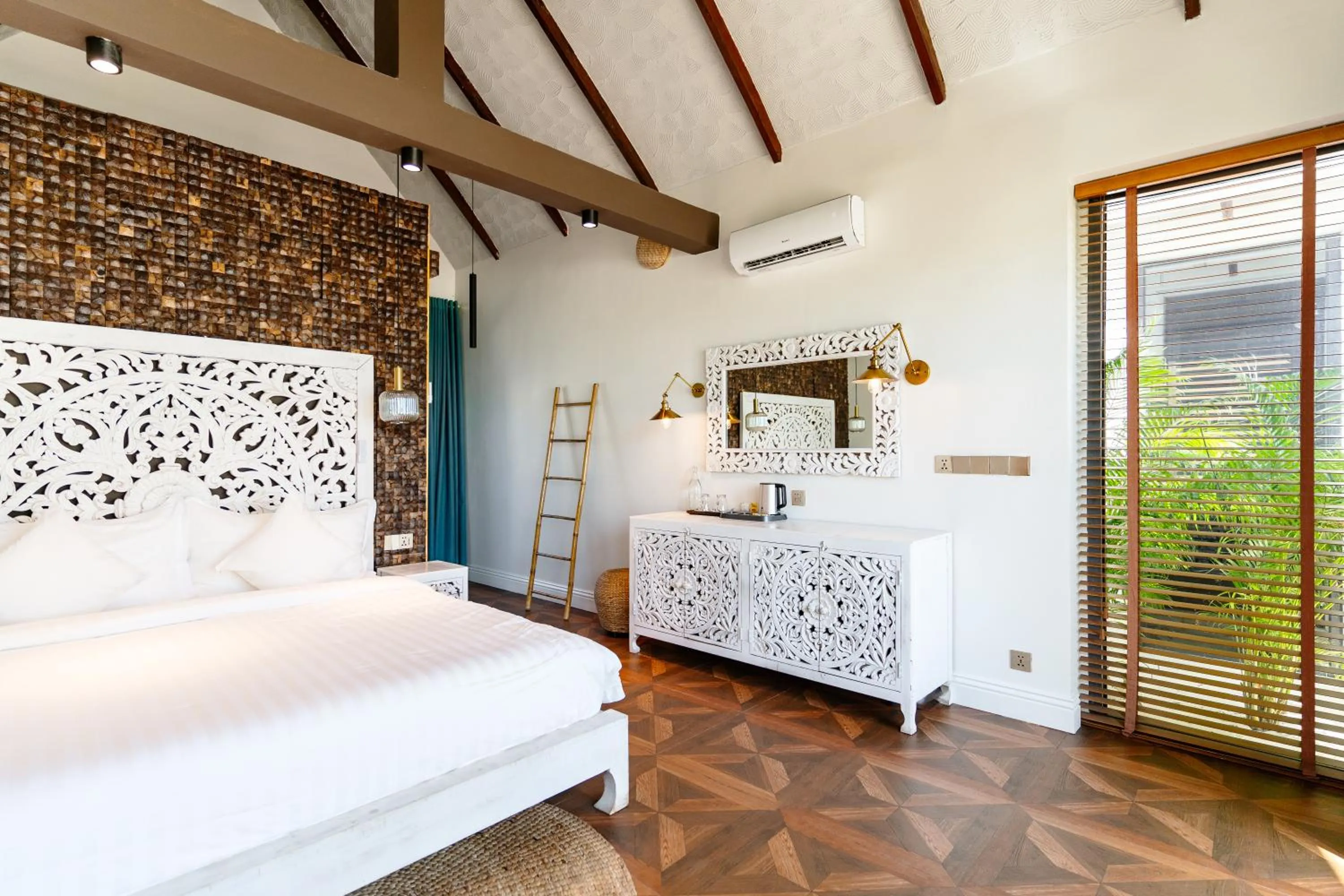 Bed in Golden Beach Resort