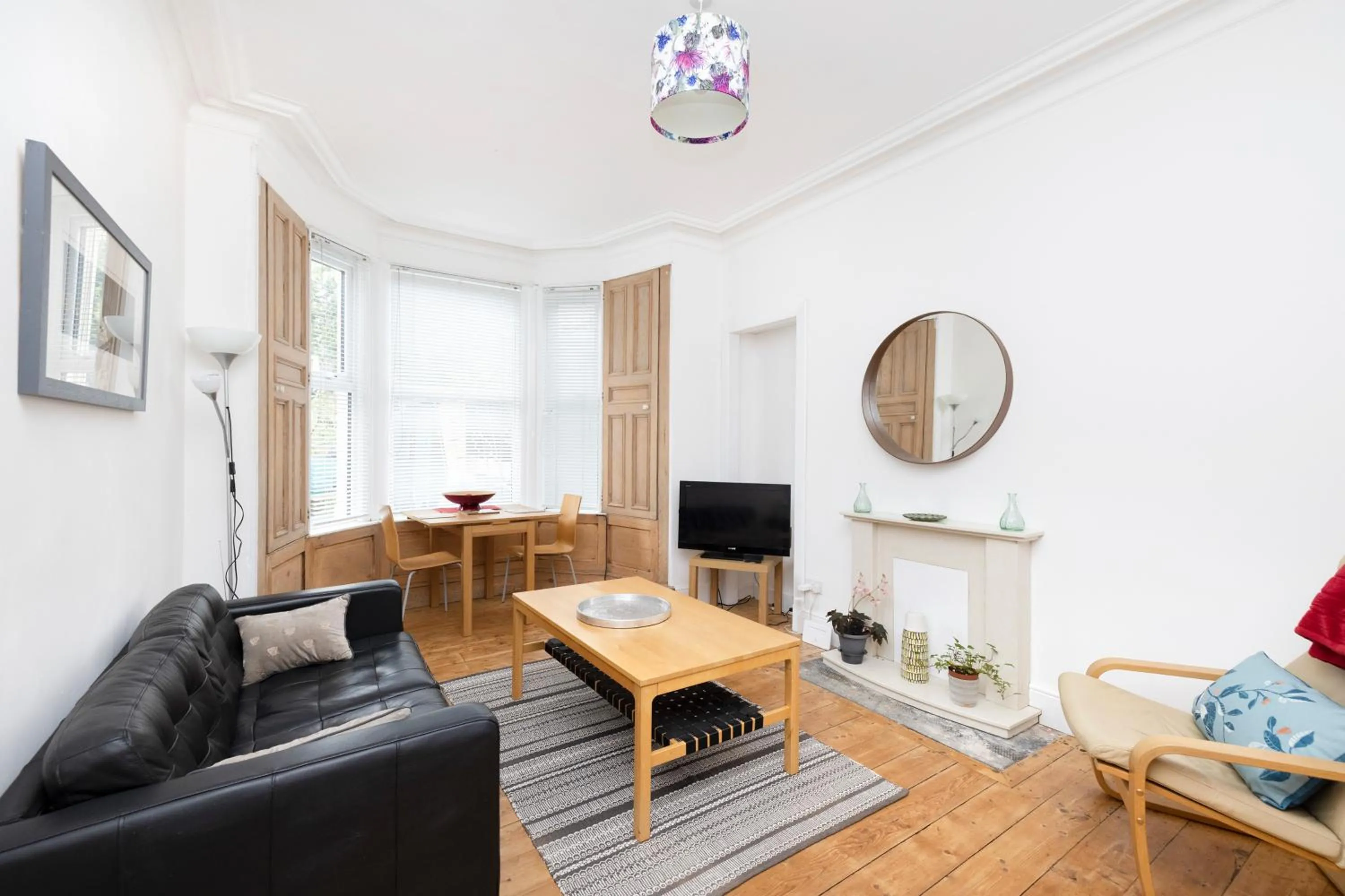 JOIVY Charming Apartment near Leith Links with Patio