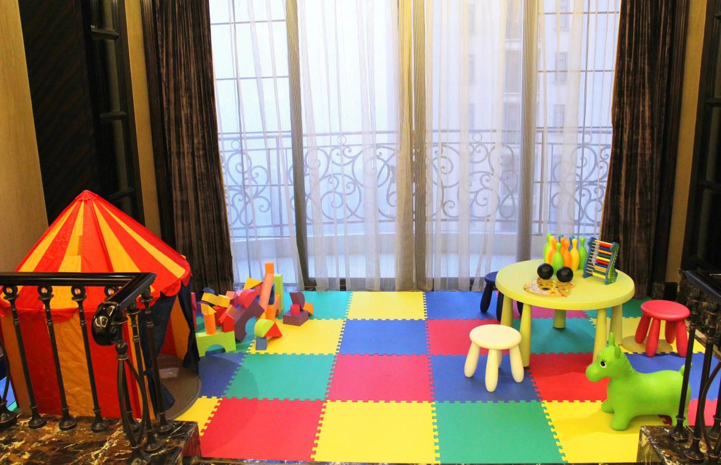 Decorative detail in Howard Johnson Agile Plaza Chengdu