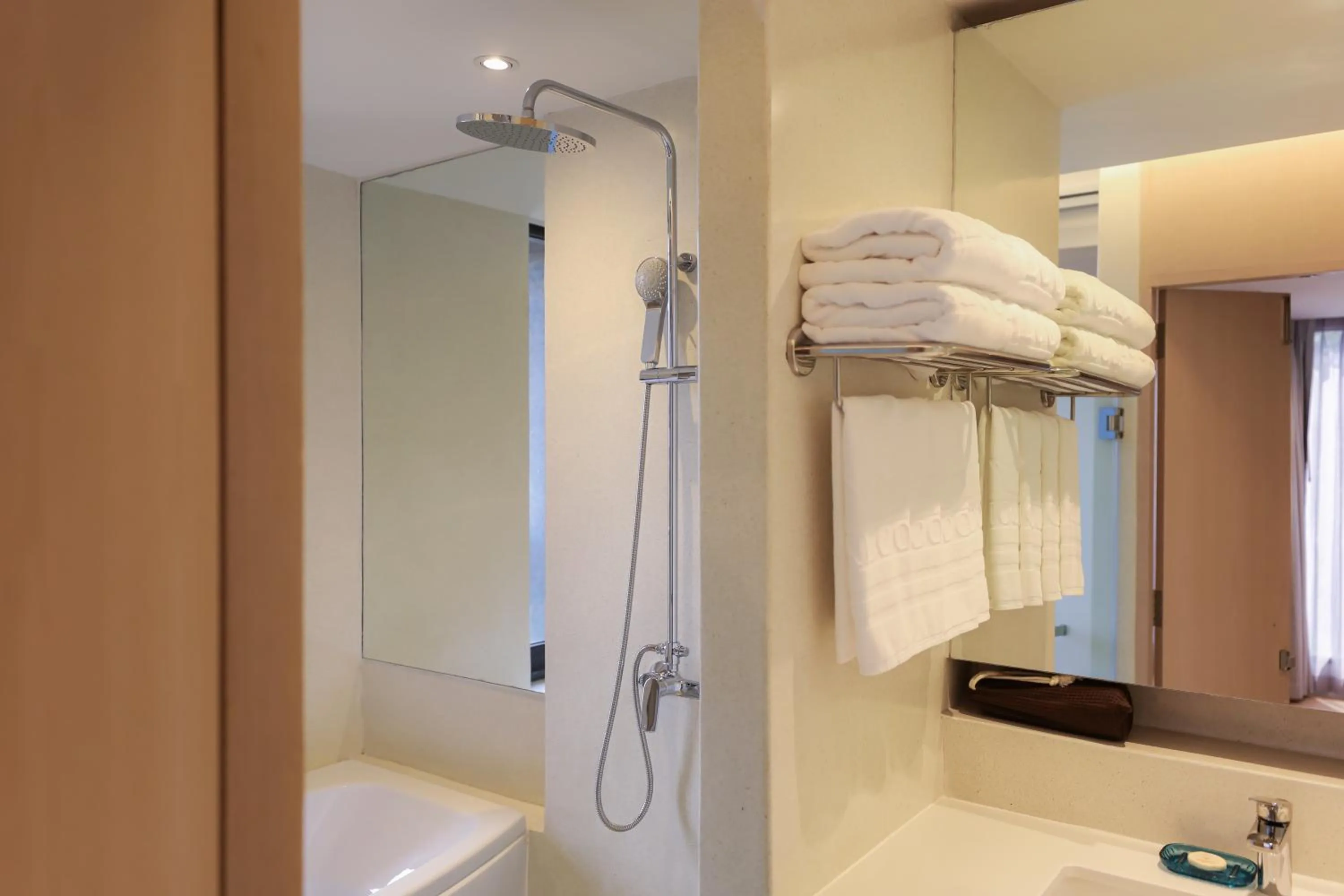 Shower in Balcony Seaside Sriracha Hotel & Serviced Apartments