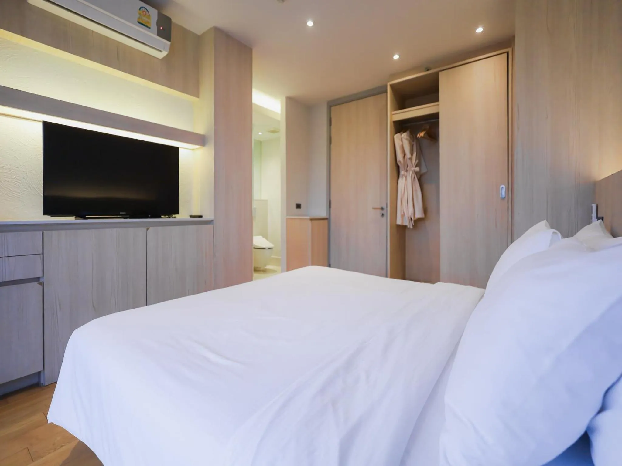 Bed in Balcony Seaside Sriracha Hotel & Serviced Apartments