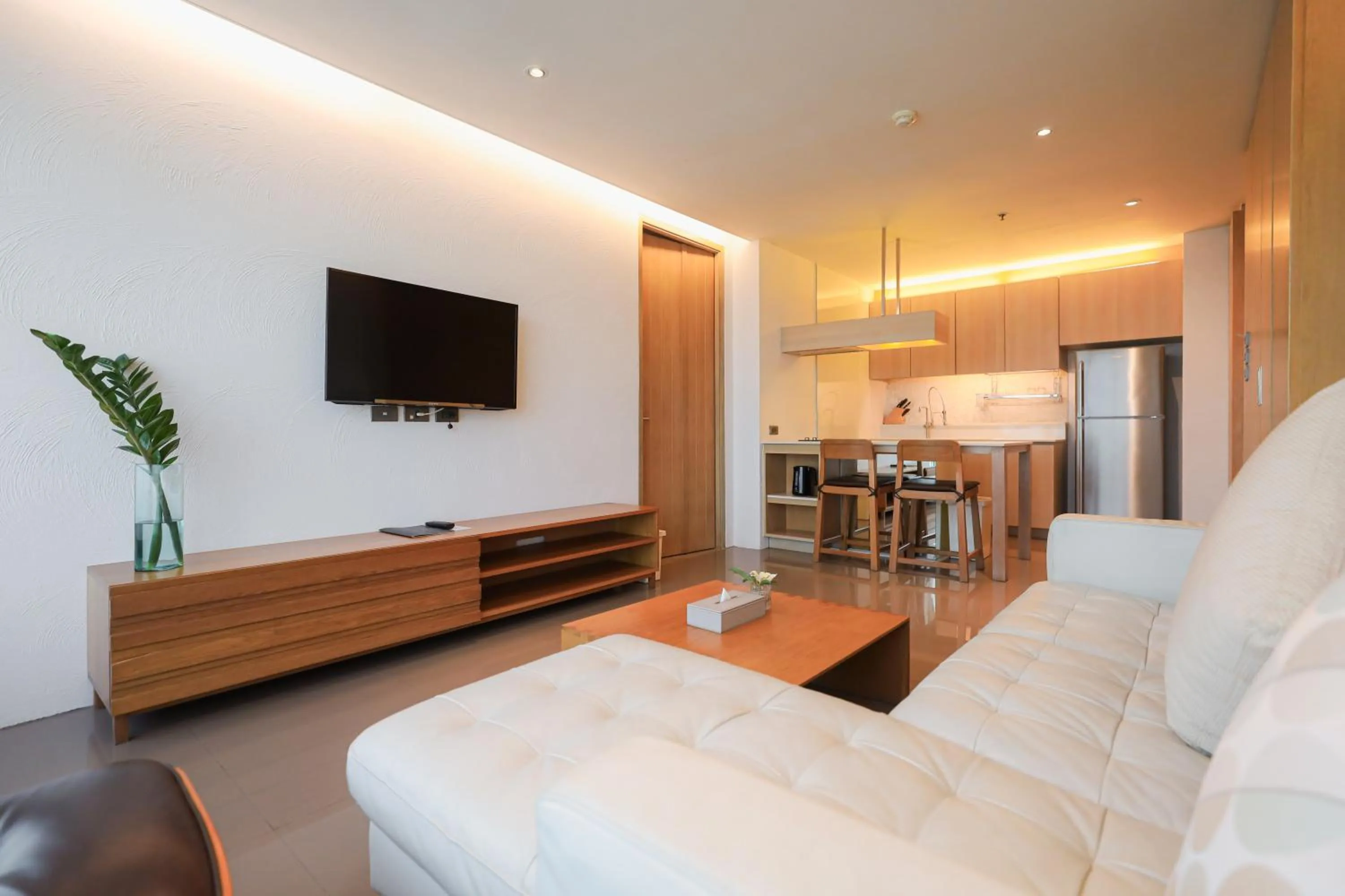 TV and multimedia in Balcony Seaside Sriracha Hotel & Serviced Apartments