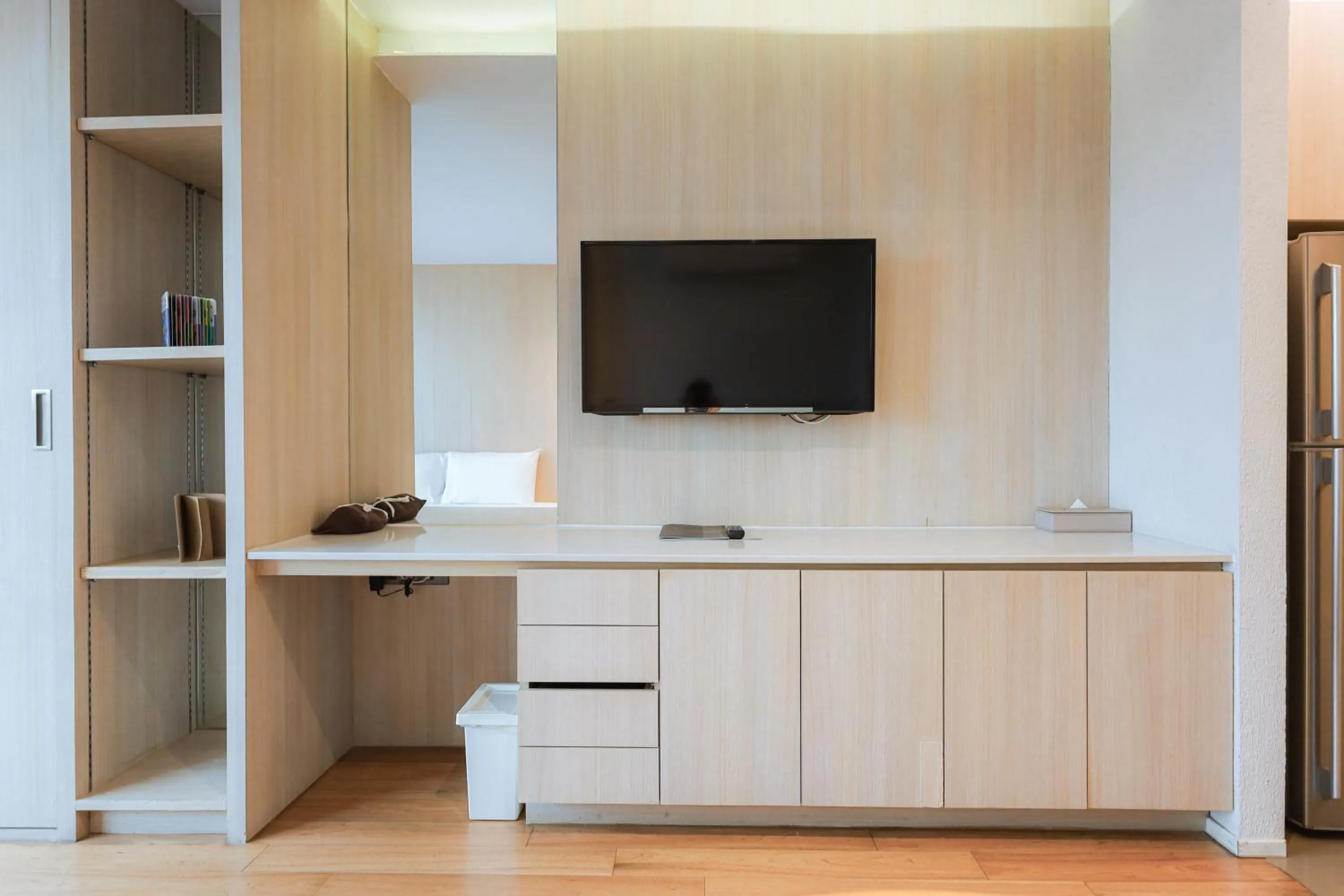 TV and multimedia in Balcony Seaside Sriracha Hotel & Serviced Apartments