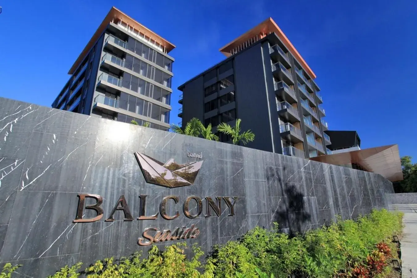 Property building in Balcony Seaside Sriracha Hotel & Serviced Apartments Property building in Balcony Seaside Sriracha Hotel & Serviced Apartments