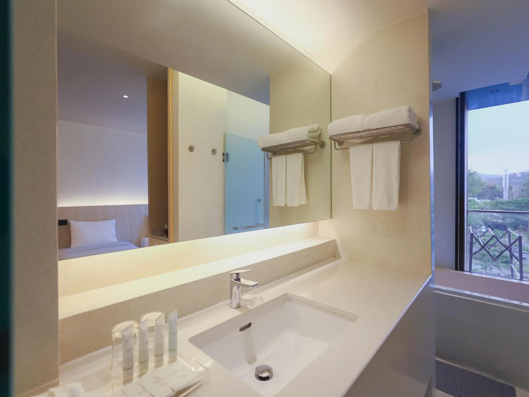 Bathroom in Balcony Seaside Sriracha Hotel & Serviced Apartments