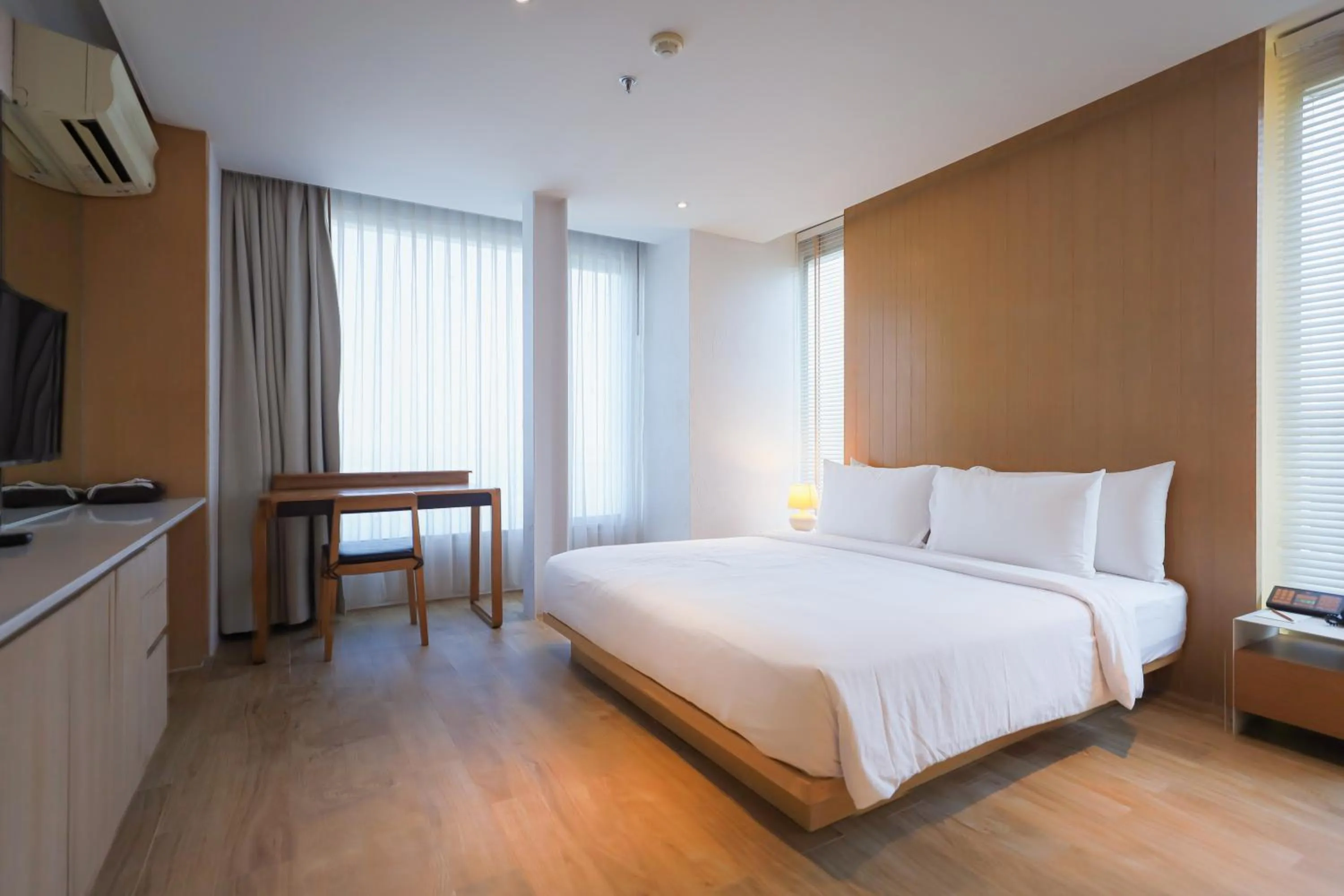 Bed in Balcony Seaside Sriracha Hotel & Serviced Apartments