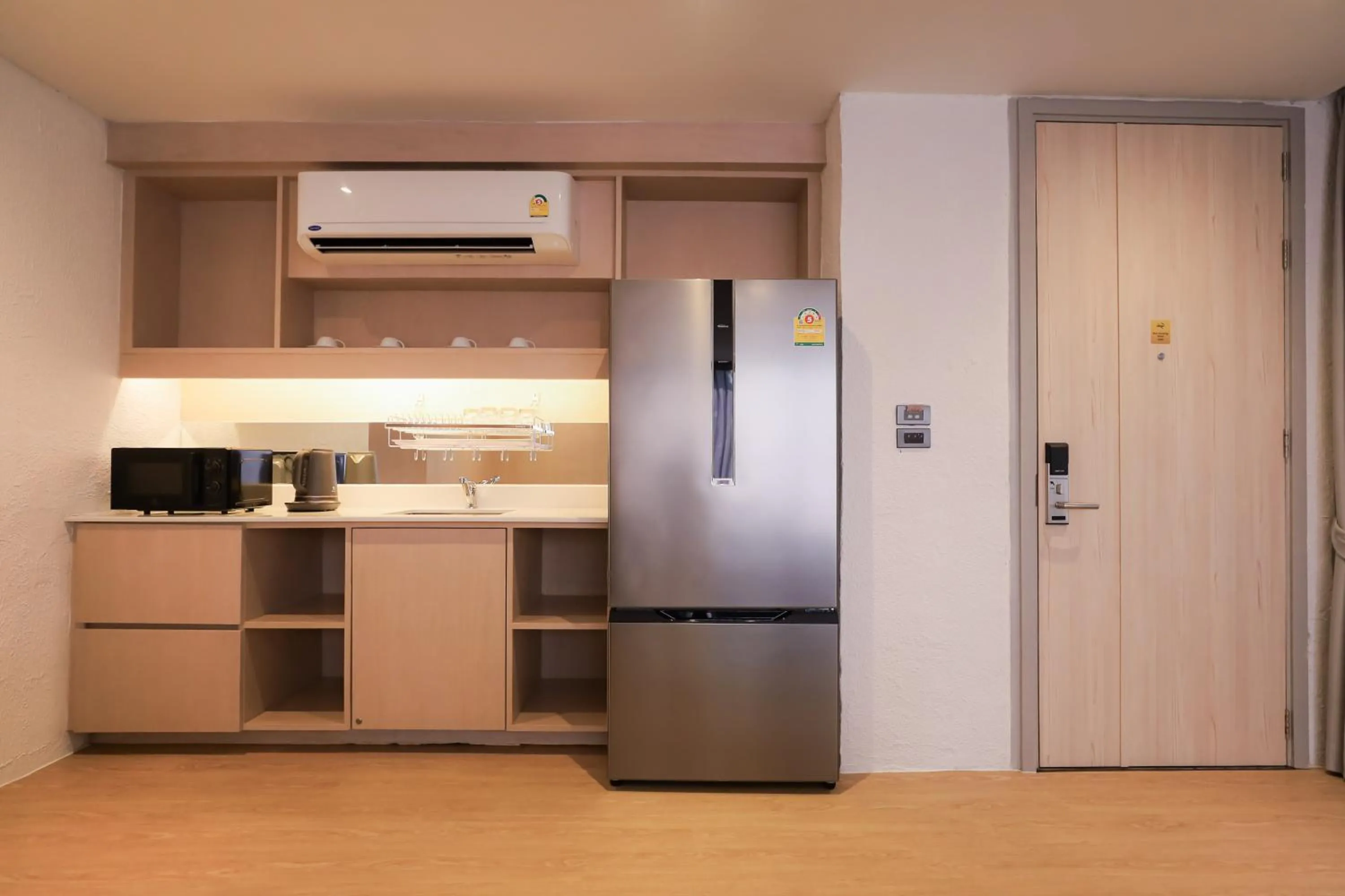 Kitchen or kitchenette in Balcony Seaside Sriracha Hotel & Serviced Apartments