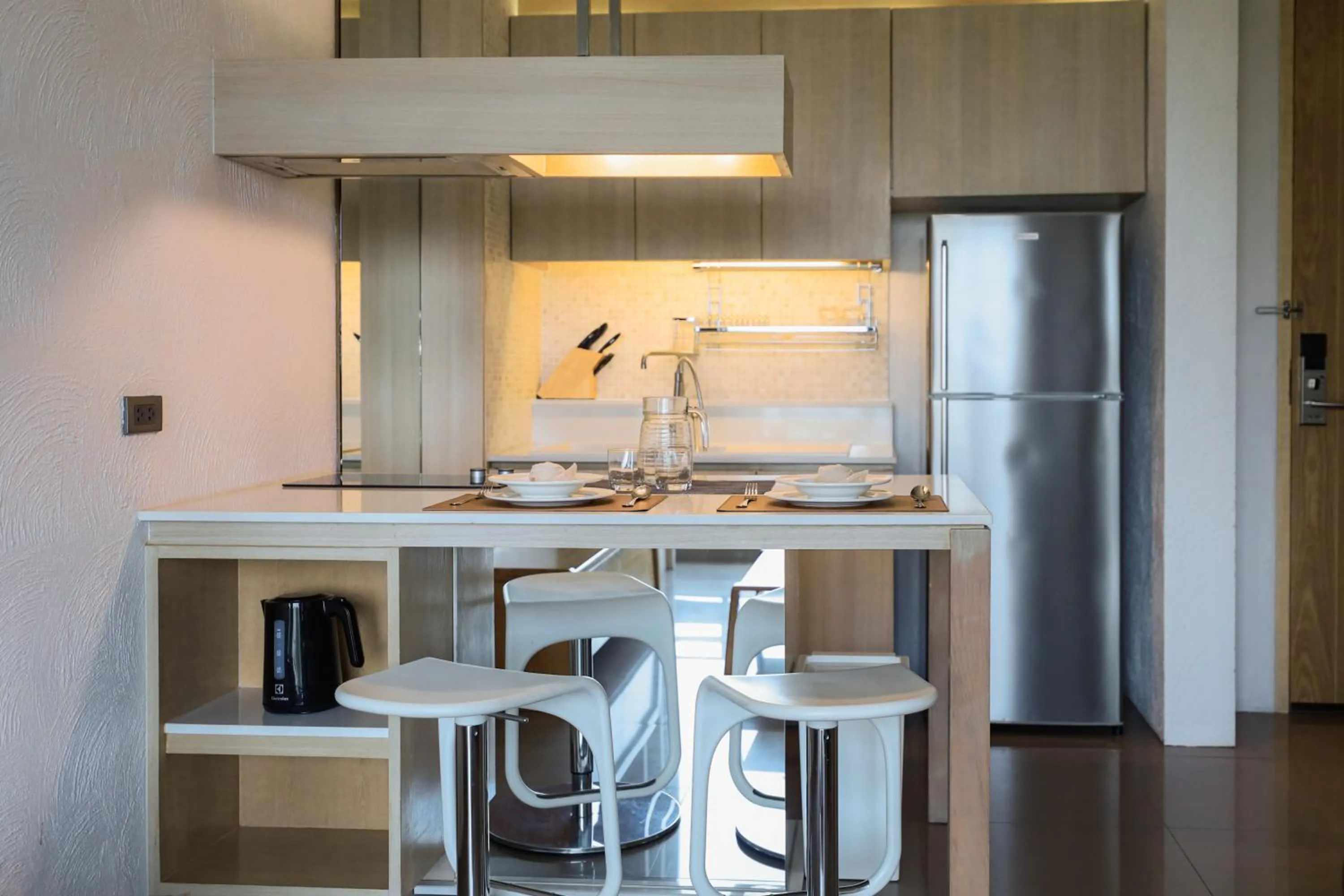 Kitchen or kitchenette in Balcony Seaside Sriracha Hotel & Serviced Apartments