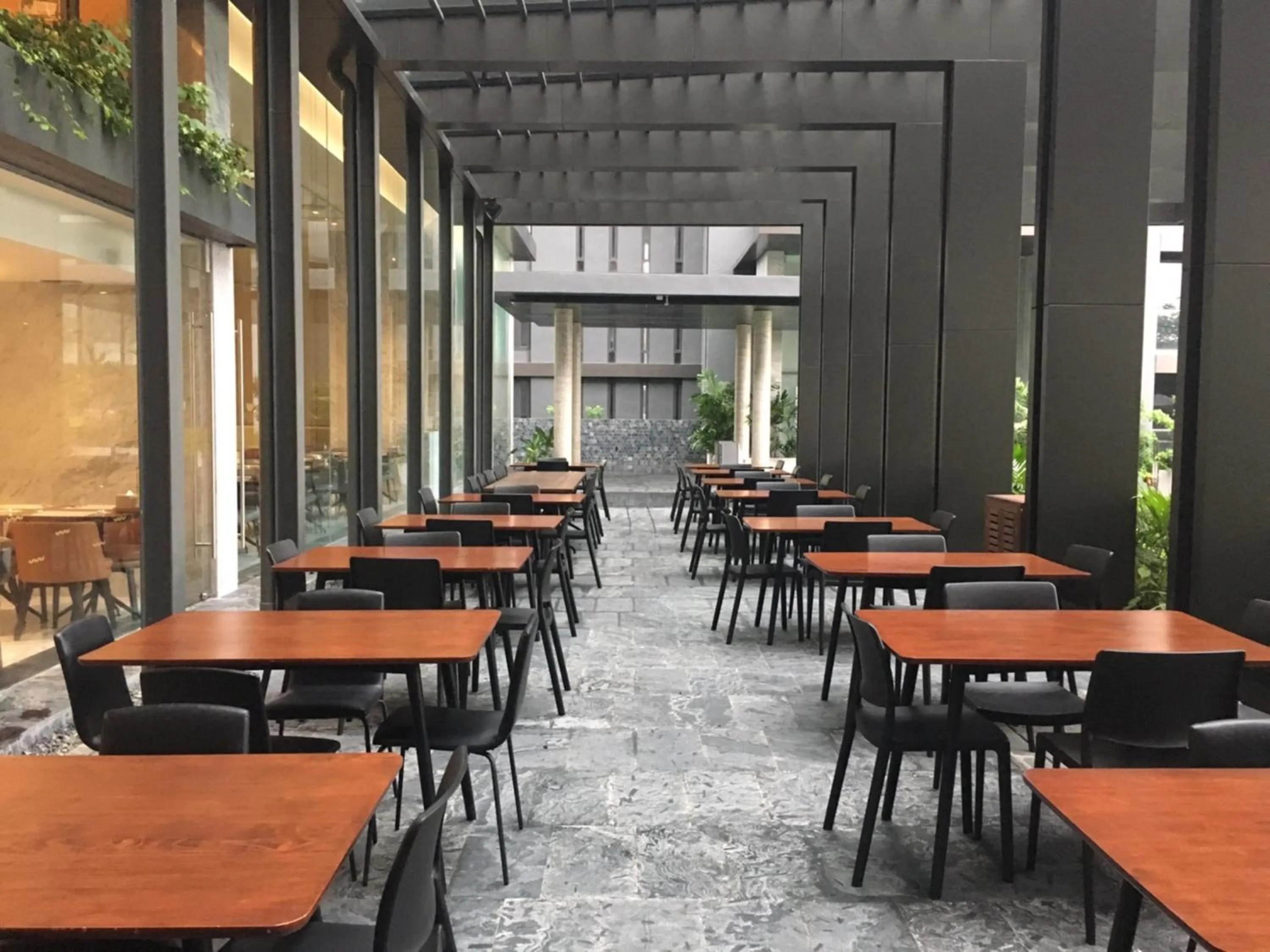 Dining area in Balcony Seaside Sriracha Hotel & Serviced Apartments
