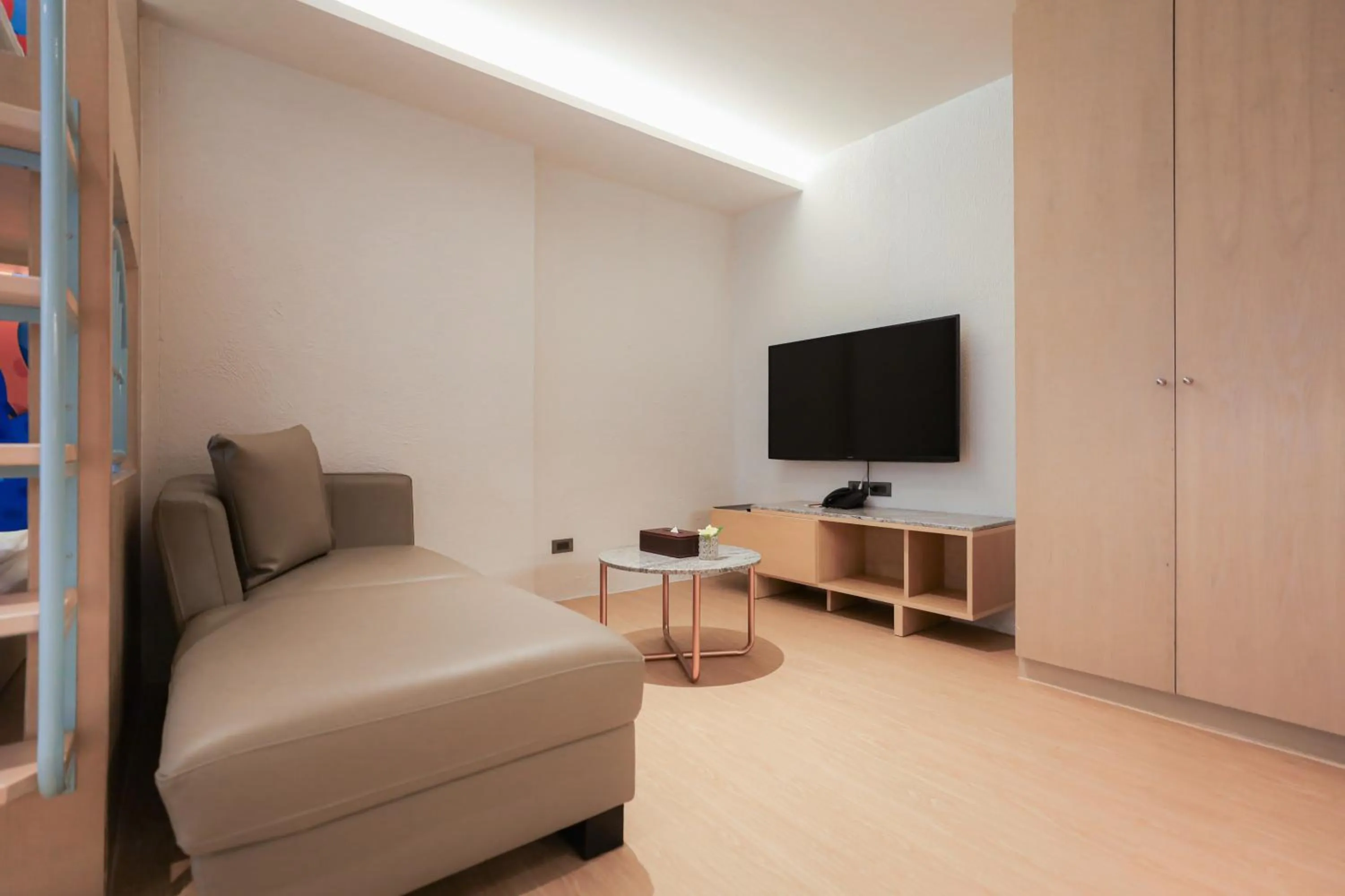 TV and multimedia in Balcony Seaside Sriracha Hotel & Serviced Apartments